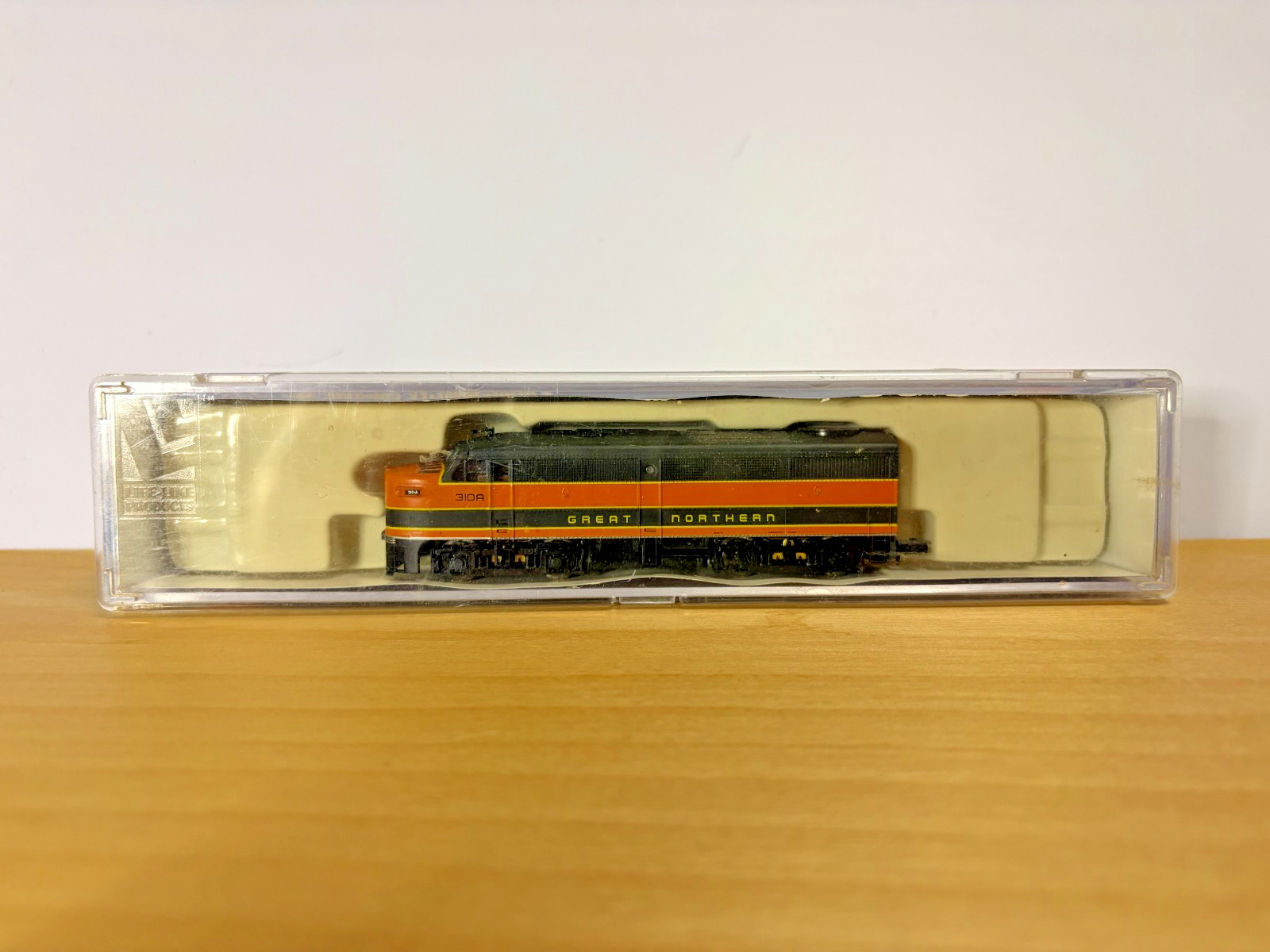 N Scale Life-Like Great Northern Alco Locomotive #310A