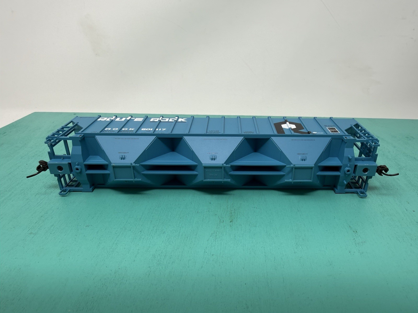 Atlas HO – 4750 Hopper – Missing Trucks No Package – Route Rock RI