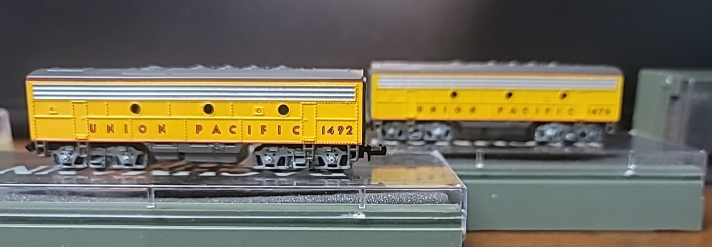 BACHMANN PLUS EMD F7 A-B-B-A UNIONPACIFIC ROAD# 1470, 1476B, 1492B, 1468 powered