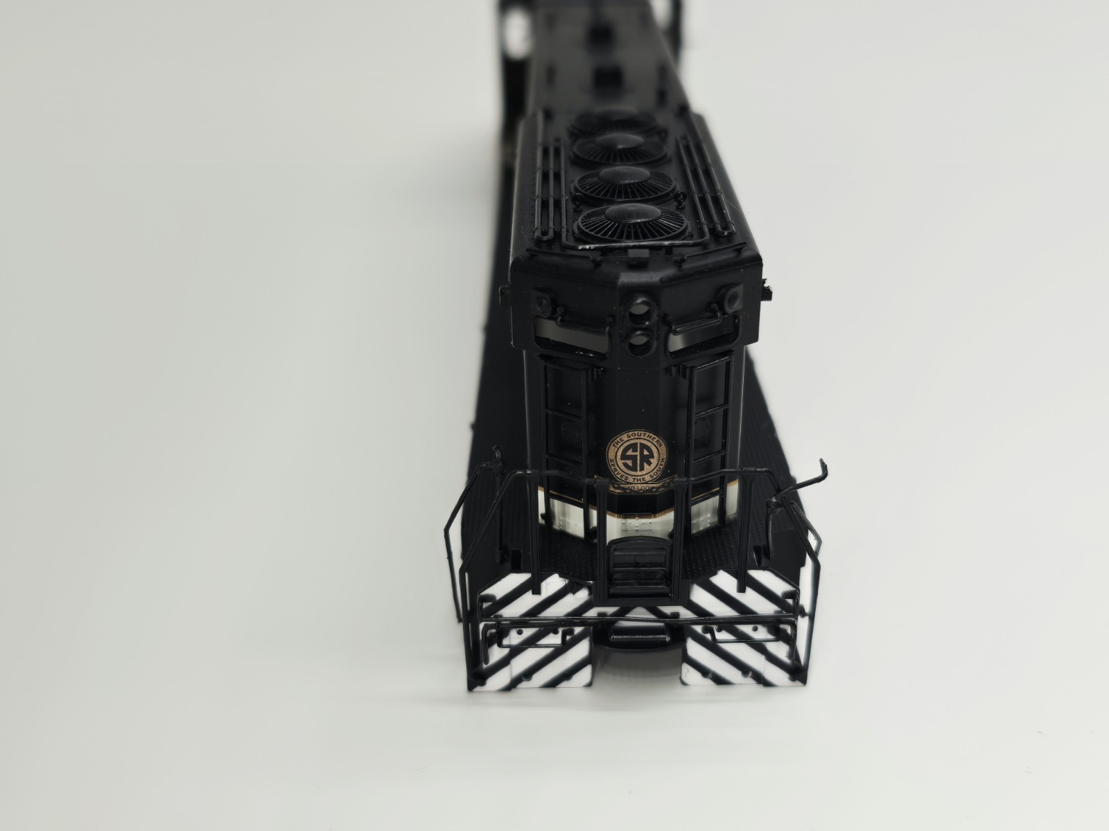 Proto 2000 – HO – SD9 Southern Locomotive #202 – Shell Only