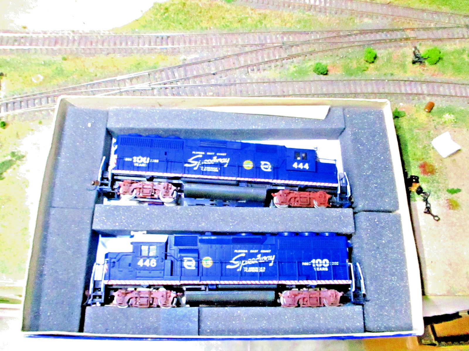 FEC 444 & 446 GP40-2’s ATHEARN 2201 SE 2 UNITS DCC SOUND,FRONT DITCH LITES,KA’s