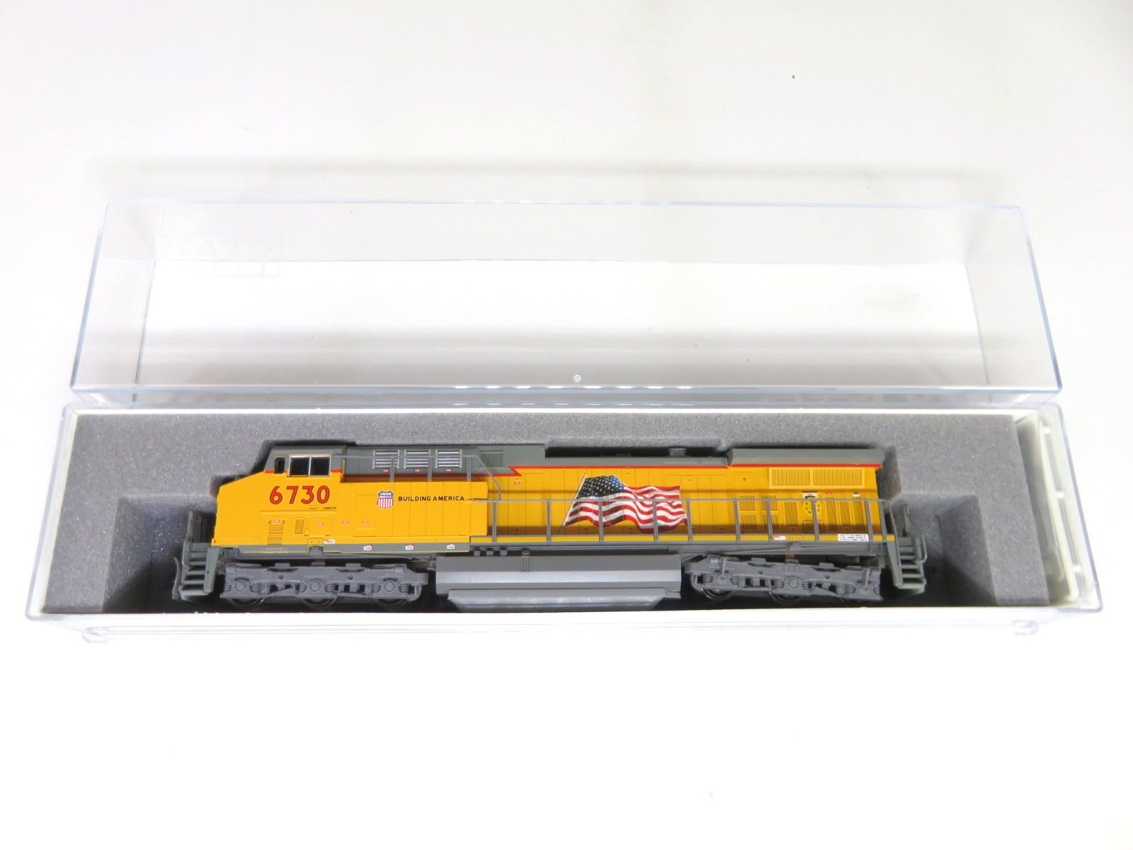 Kato 176-7040 N Scale UP Union Pacific GE AC4400CW Diesel Locomotive #6730 NIB