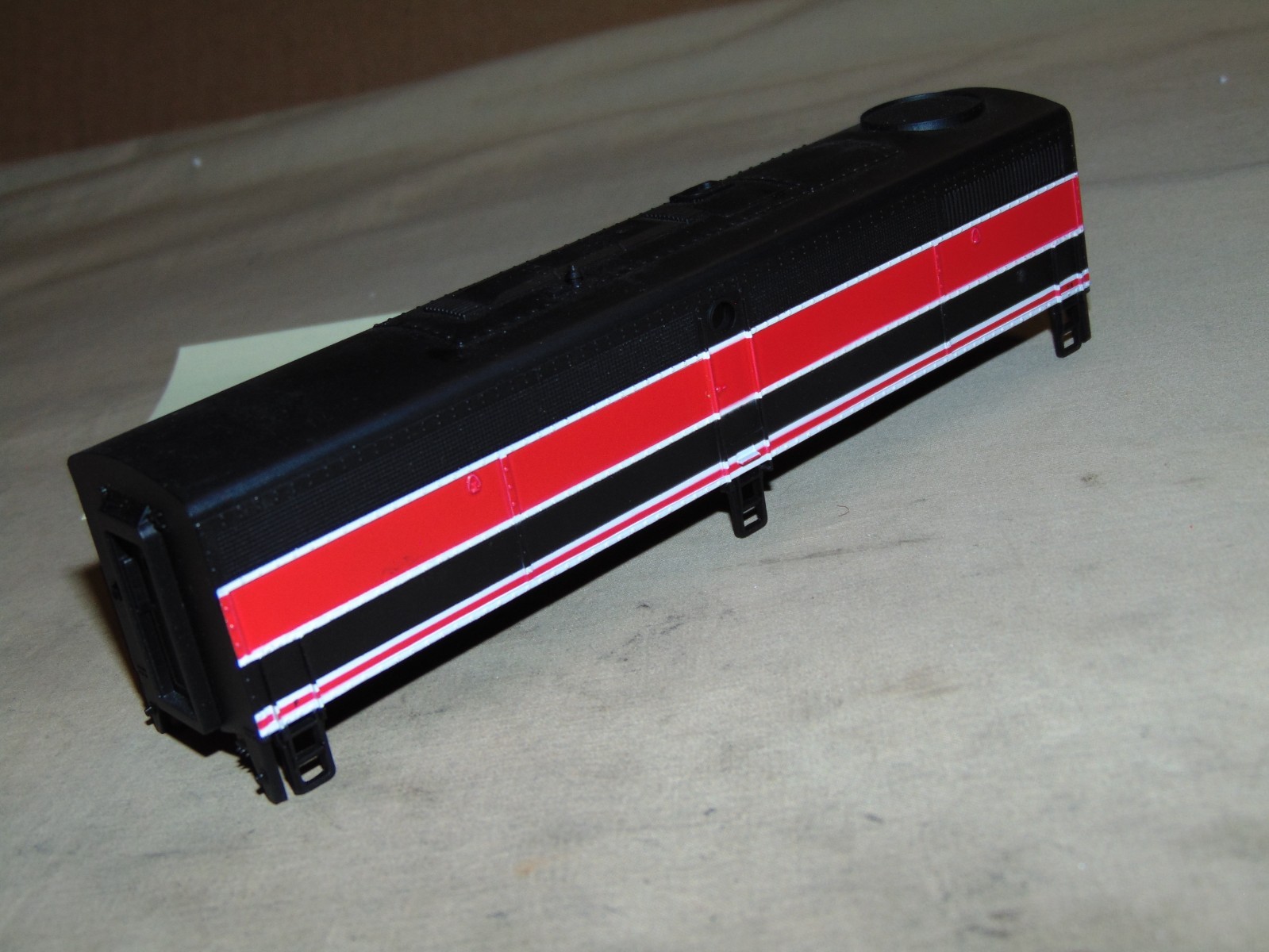 WALTHERS HO ROCK ISLAND F7B B UNIT SHELL ONLY #16