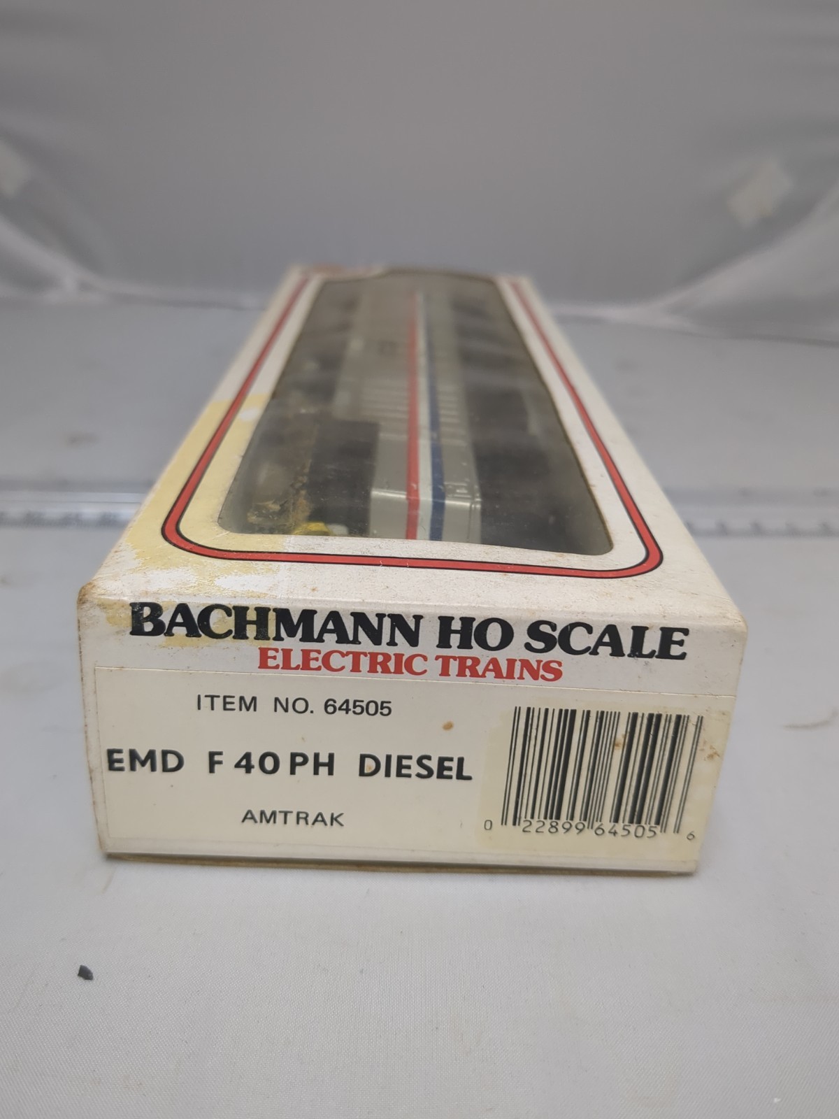 Bachmann 41-645-05 HO Scale Amtrak EMD F40PH Diesel Locomotive #350