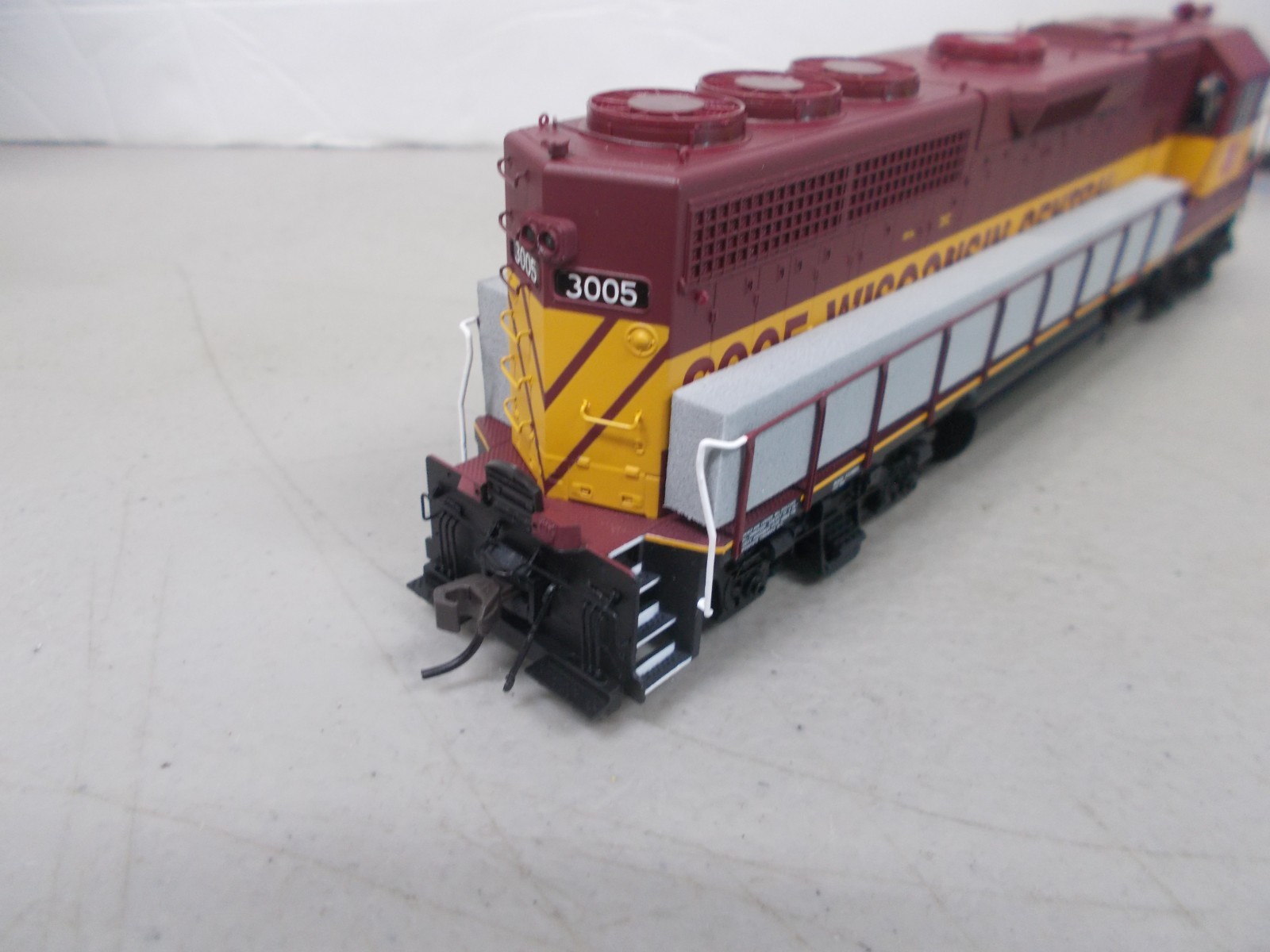 ATLAS MASTER # 9722~WISCONSIN CENTRAL GP-40 LOCOMOTIVE # 3005 WITH DCC~HO SCALE