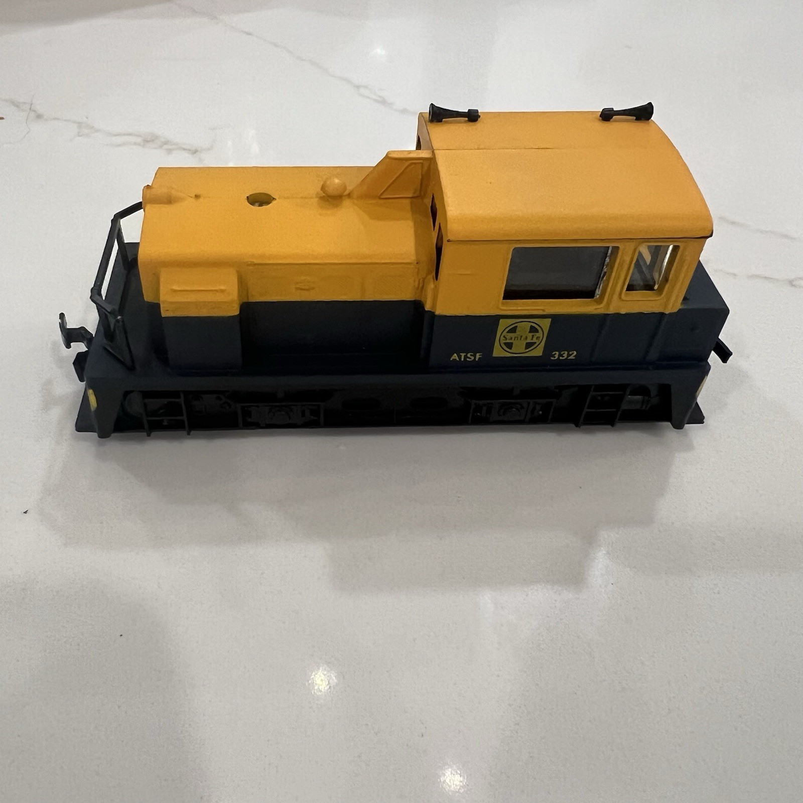 Vintage HO ATSF Sante Fe #332 Diesel Switcher Loco Yugoslavia Untested