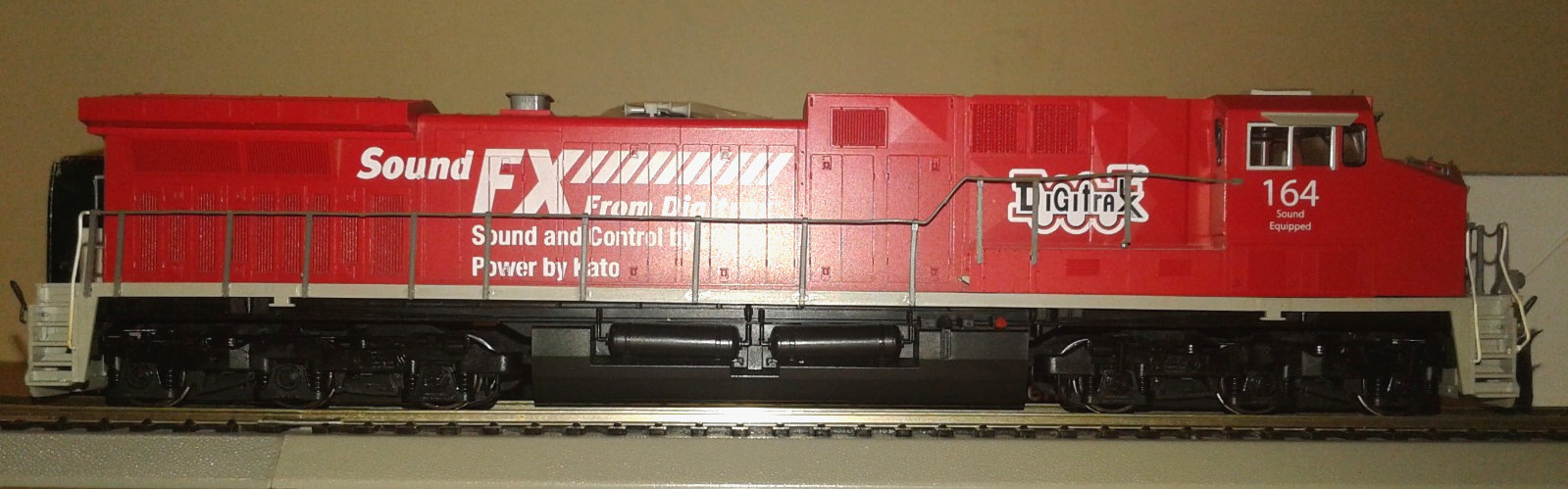 HO SCALE KATO GE AC4400CW DIGITRAX SOUND DEMONSTRATOR #164 DCC & SOUND