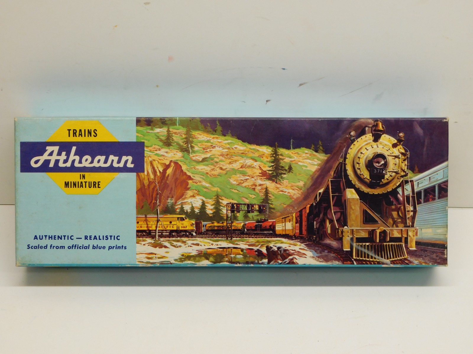 Athearn HO Blue Box Burlington Northern U30 Diesel Engine #5450-Unpowered Dummy