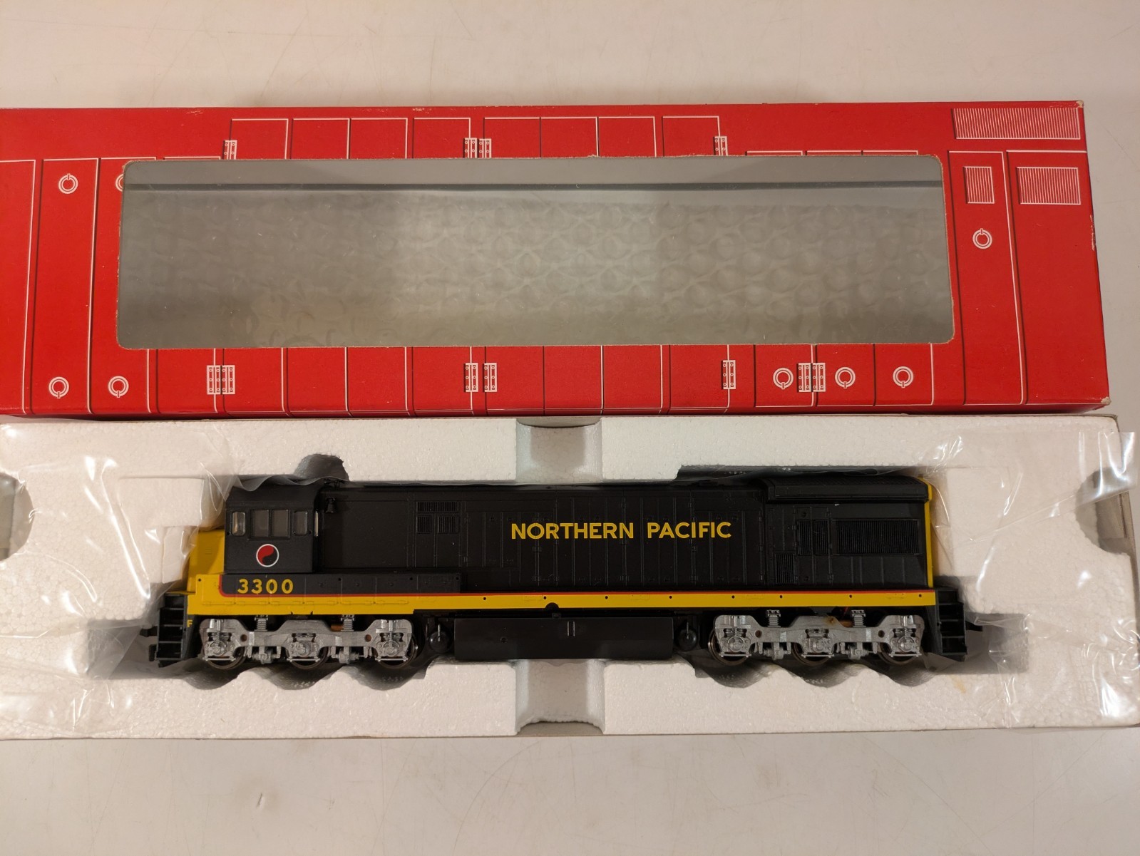 HO GEU33C NP Northern Pacific DCC Ready NIB NOS # 8538