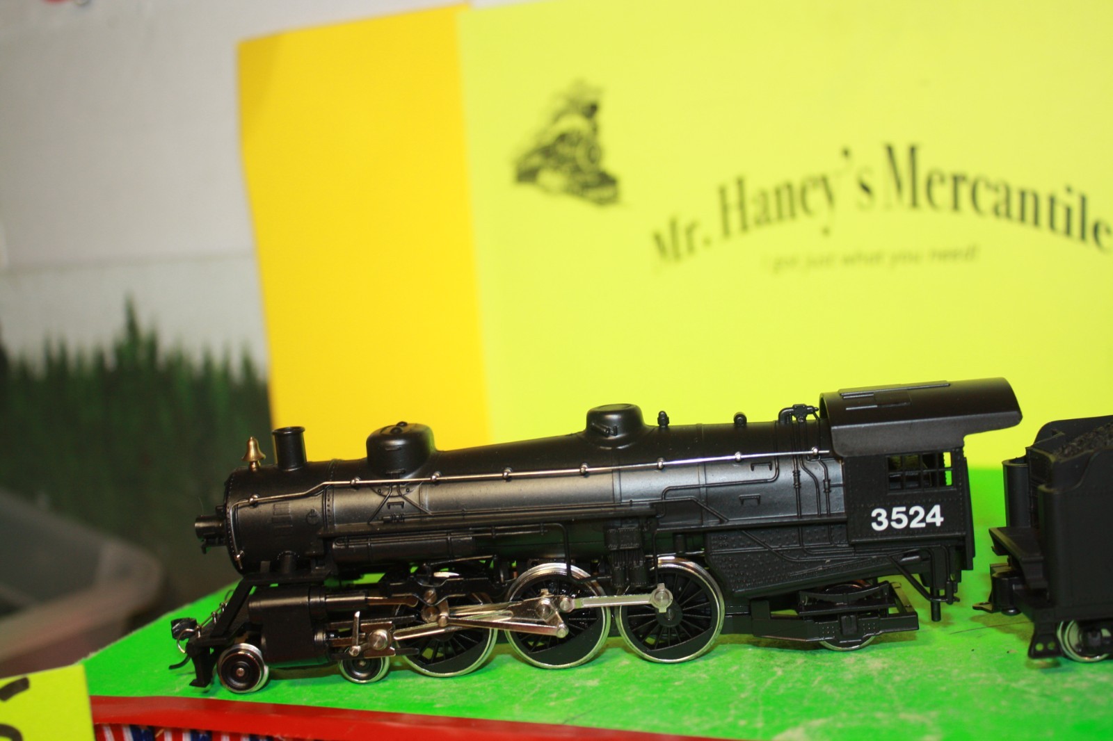 NIB * HO Union Pacific 4-6-2 Meheno Locomotive and Tender