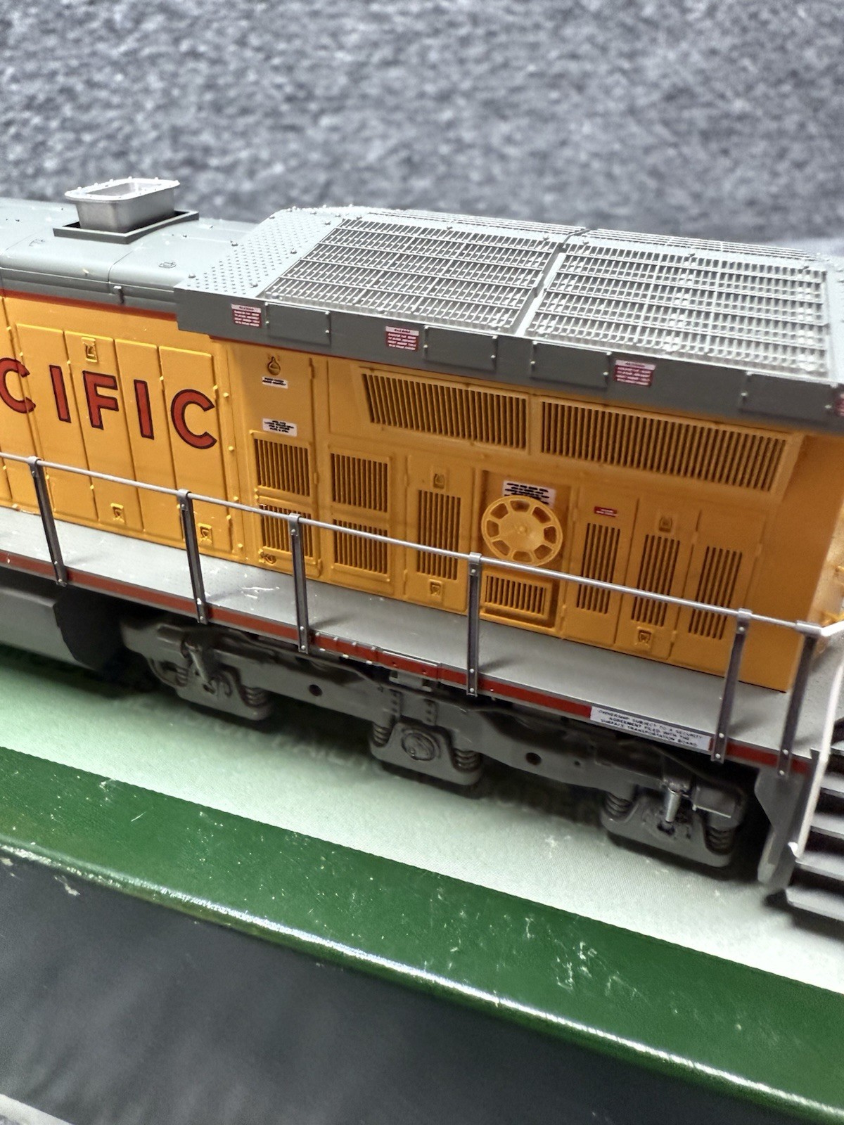 KATO HO Scale #37-6633-LS GE C44-9W Locomotive Union Pacific #9660 w/DCC & Snd