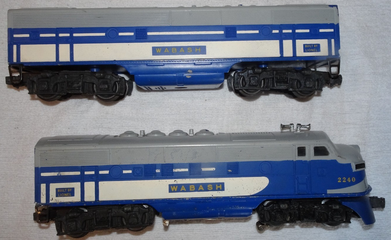 POSTWAR LIONEL 2240 WABASH, AB, F3 DIESEL LOCOMOTIVE SET, C-7 EX, RUNS FINE