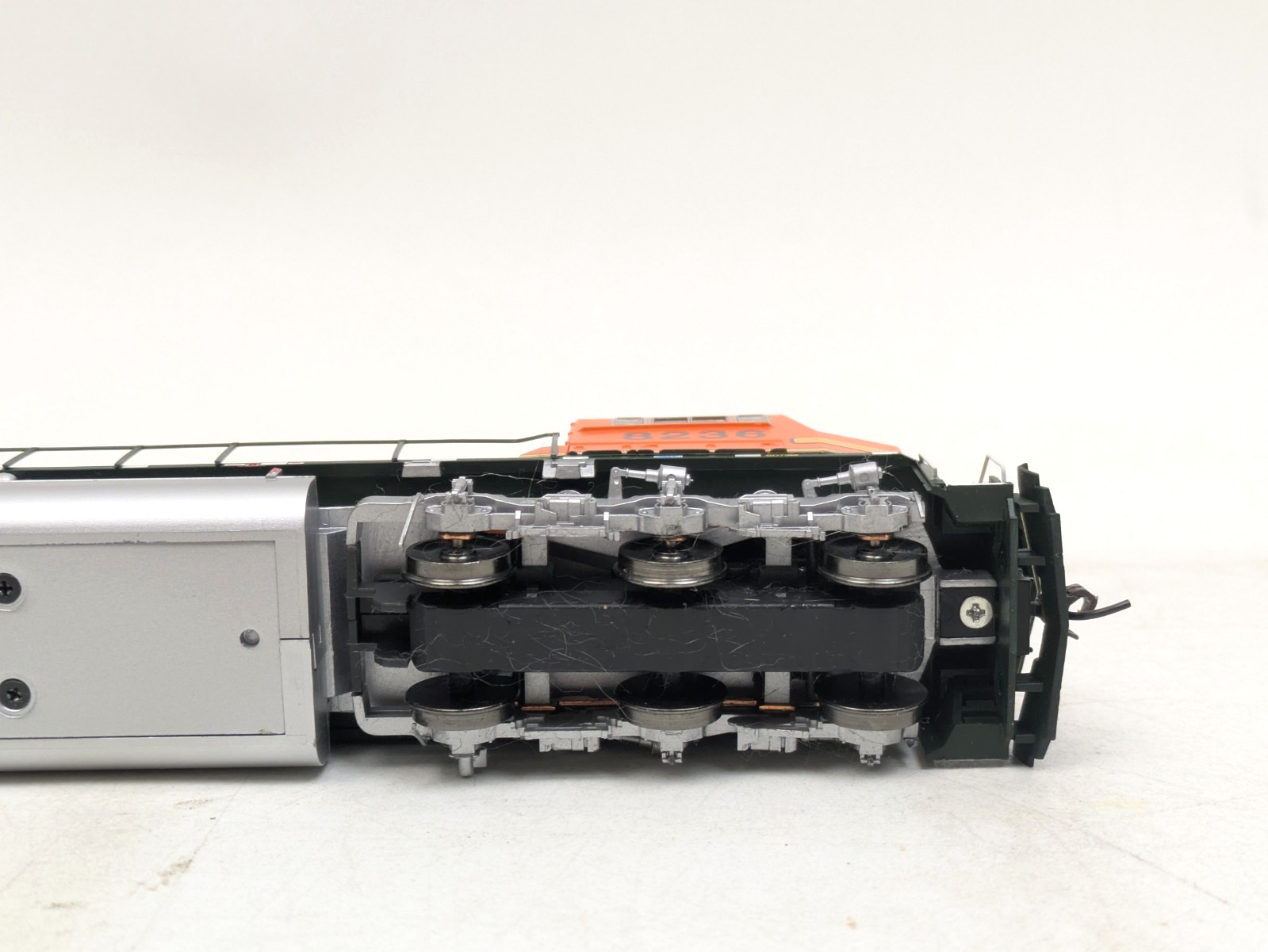 Athearn Genesis G6175 HO BNSF Premium Heritage Diesel Locomotive SD-75M #8236