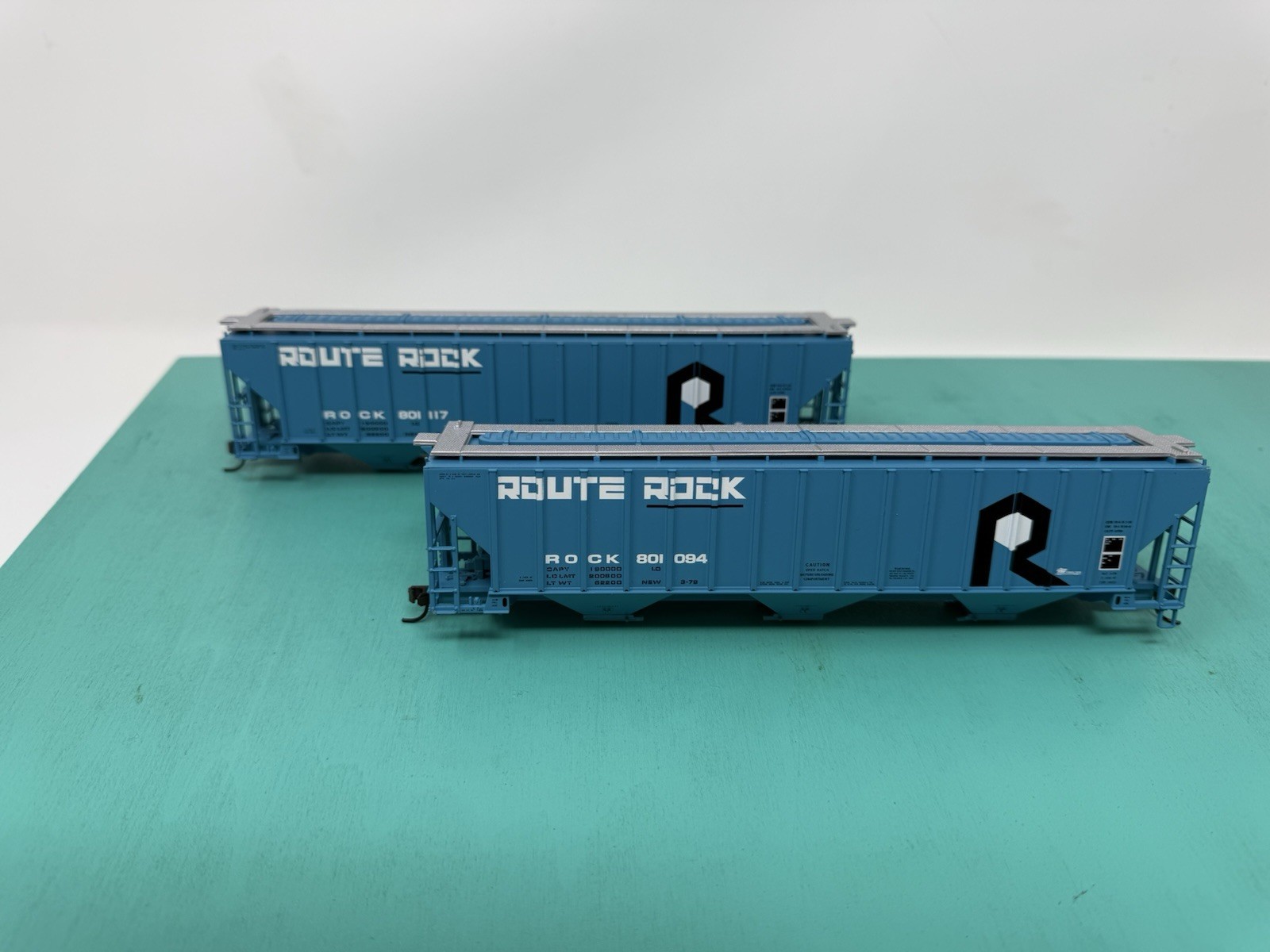 Atlas HO – 4750 Hopper – No Trucks No Package – Rock Island Set Missing Steps