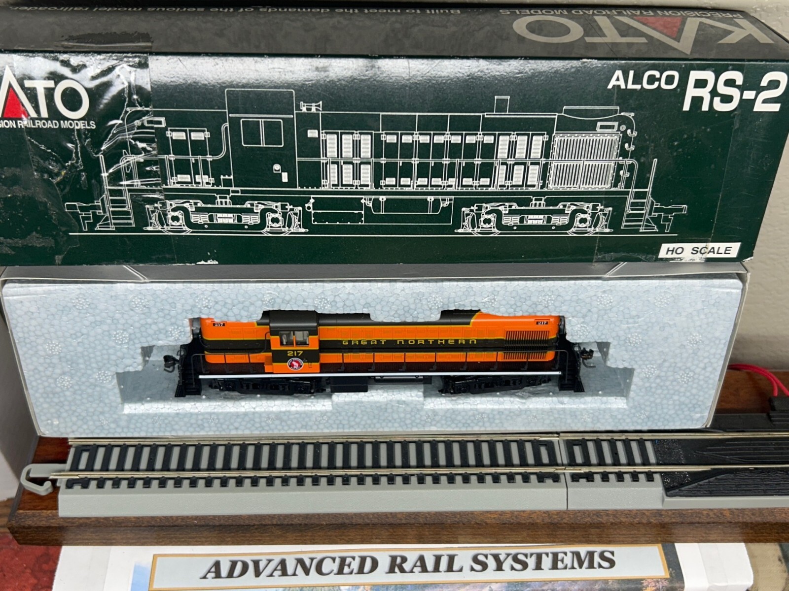 GREAT NORTHERN – ALCO RS-2 ROAD SWITCHER LOCO DC/DCC Ready HO Scale NEW KATO OOP