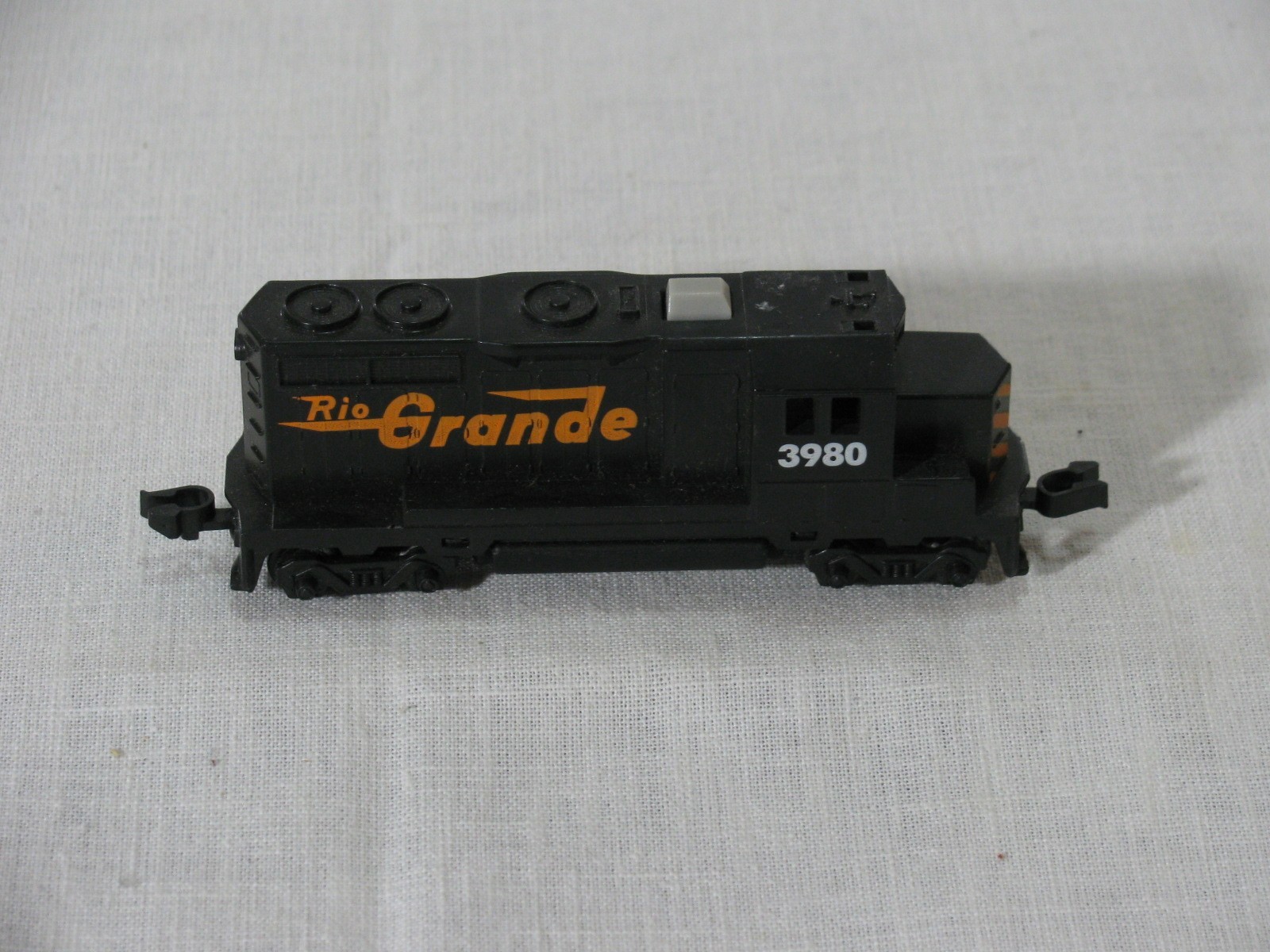 Vtg Mattel N Scale Diesel Locomotive w/Pop Out Engineer, Rio Grande 3980, 1983