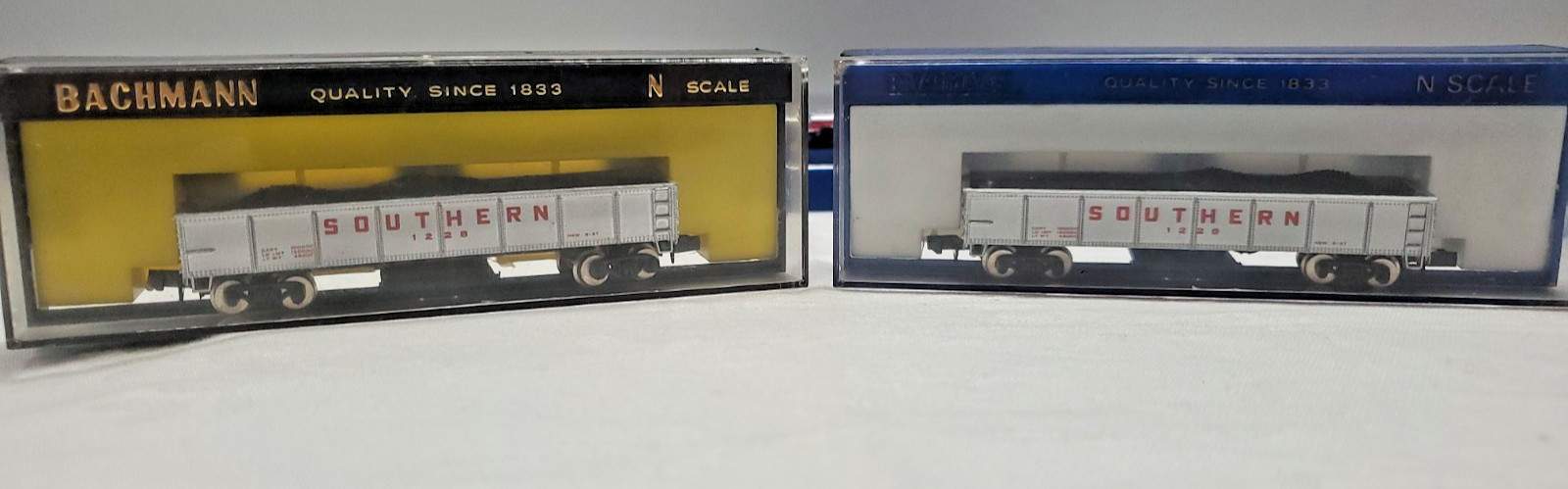 Bachmann N Scale Santa Fe 4-8-4 Steam Loco & Tender 3780, Diesel 353, & 13 Cars