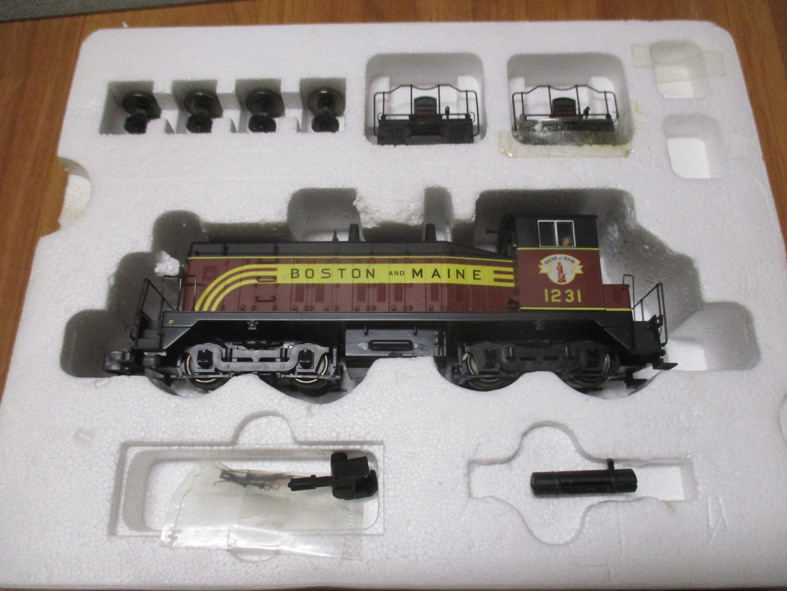 S Helper 00099 B&M SW-9 Diesel (4/22/26 #1 Morris Coll) Hirail AC