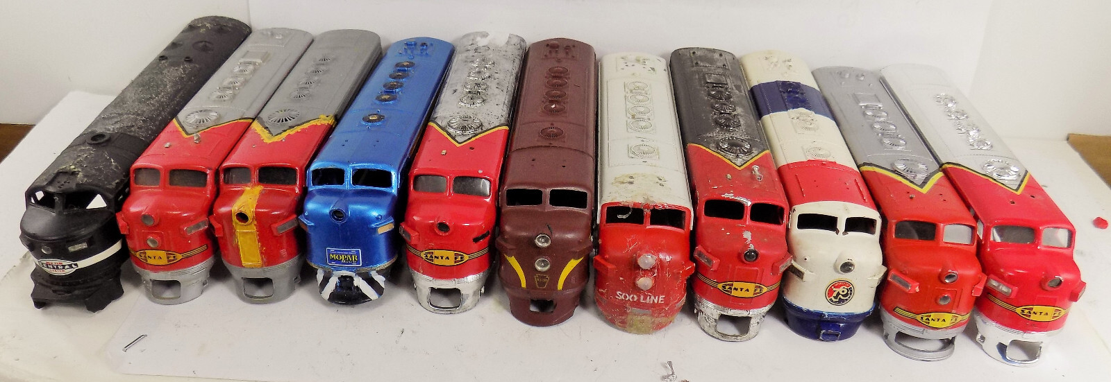 HO / UNBRANDED / (11) DIESEL LOCOMOTIVE / SHELLS / SANTA FE / SOO / 1776 / PARTS