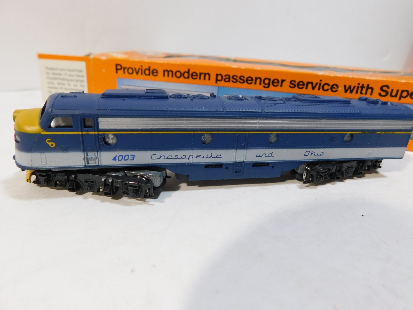 Con-Cor Chesapeake and Ohio 4003 diesel Locomotive N Scale Blue & Yellow