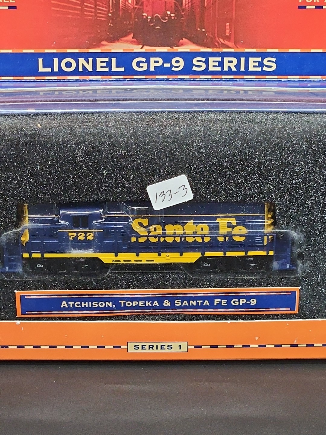 LIONEL GP-9 SERIES 1/120 SCALE LOT OF 2 SANTA FE 722 & PENNSYLVANIA 7215 In Box