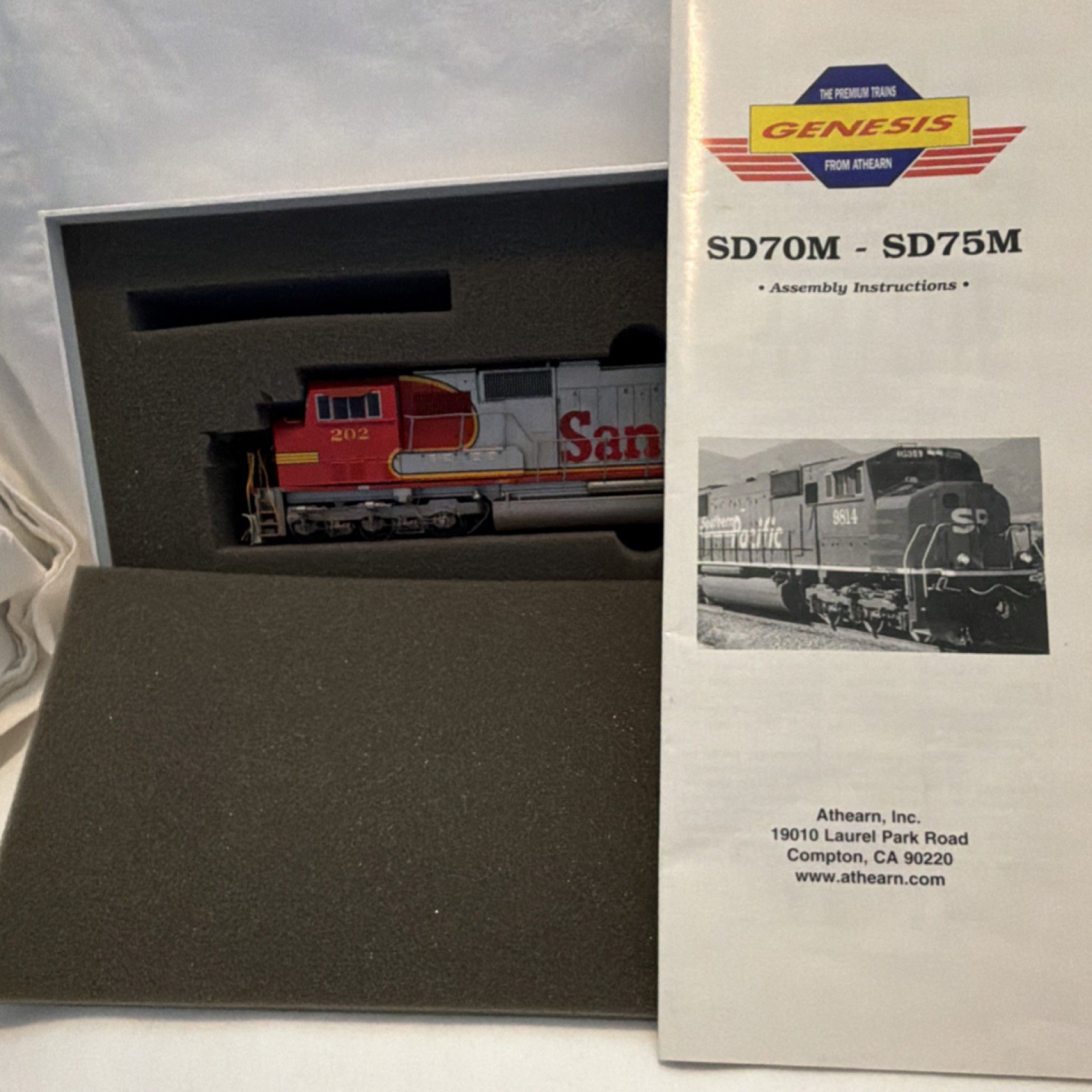 Athearn Genesis HO EMD SD75M Santa Fe Diesel Locomotive Analog DC G6137