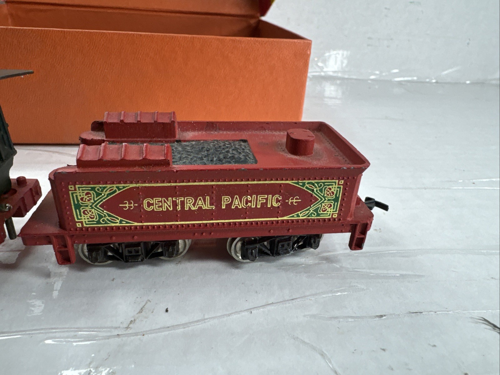 Aristocraft Ho Scale 2-6-0 Central Pacific Steam Locomotive Train Set
