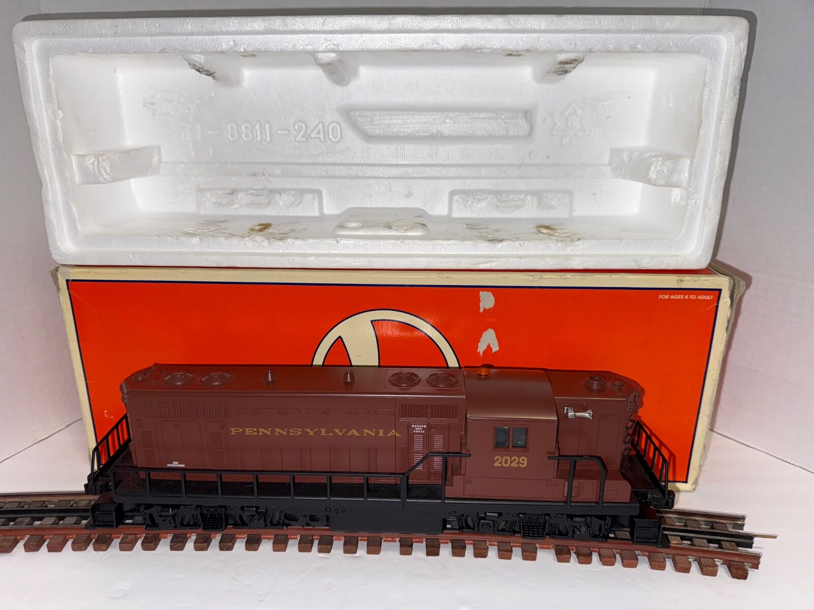 Lionel 18870 Pennsylvania 2029 O Gauge GP-9 Diesel Train Engine