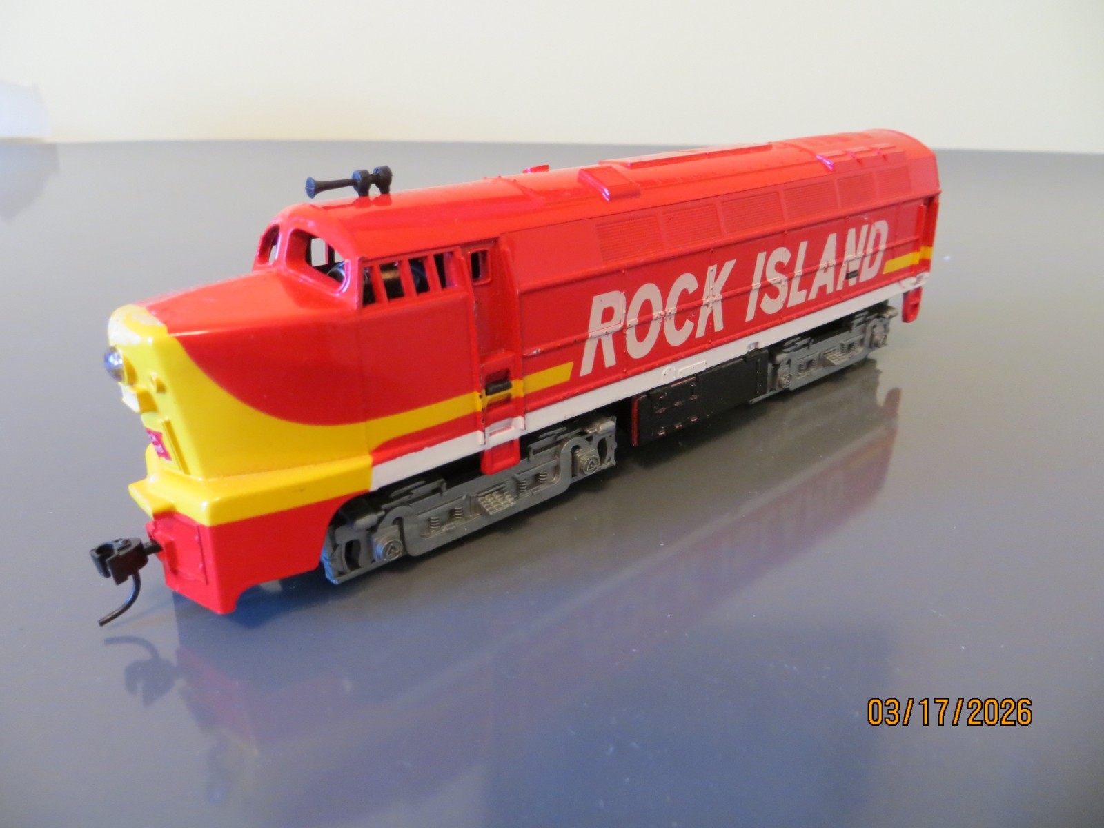 HO Tyco Rock Island Lighted Diesel Locomotive With Knuckle Couplers-Refurb—A97