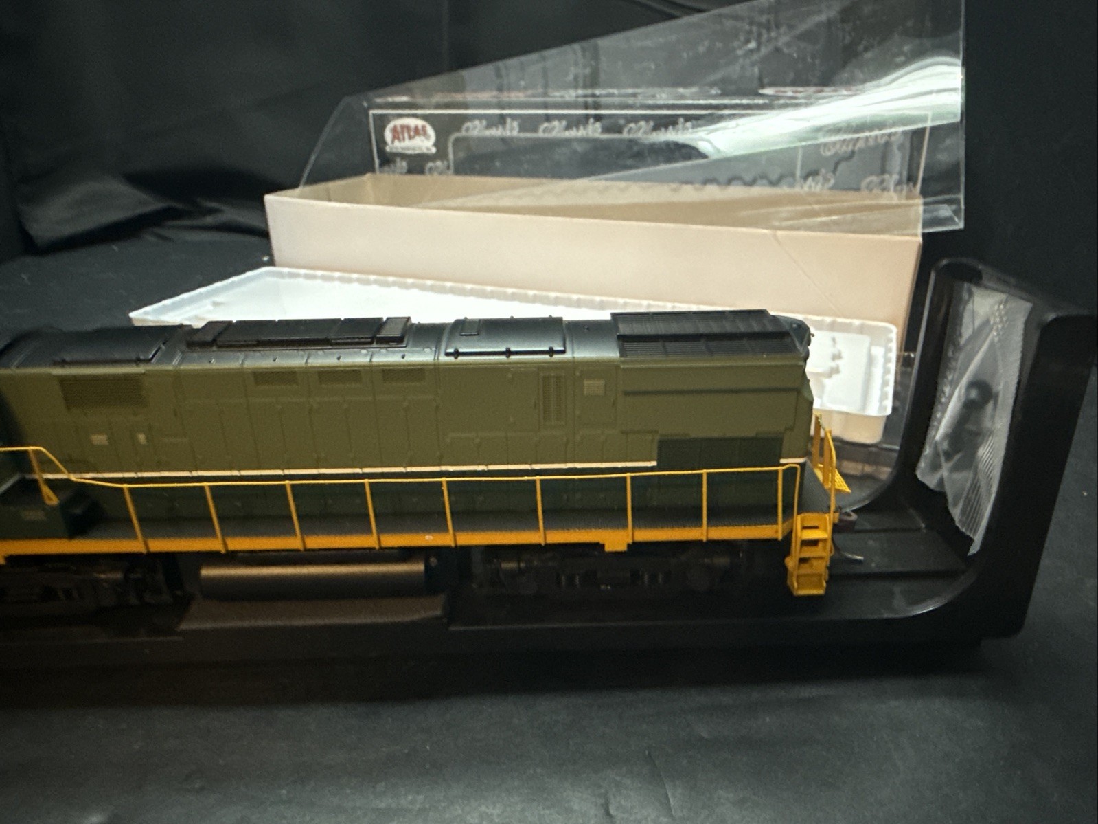 Atlas HO #811 BC Rail British Columbia C425 Diesel Engine Phase 2 10003282
