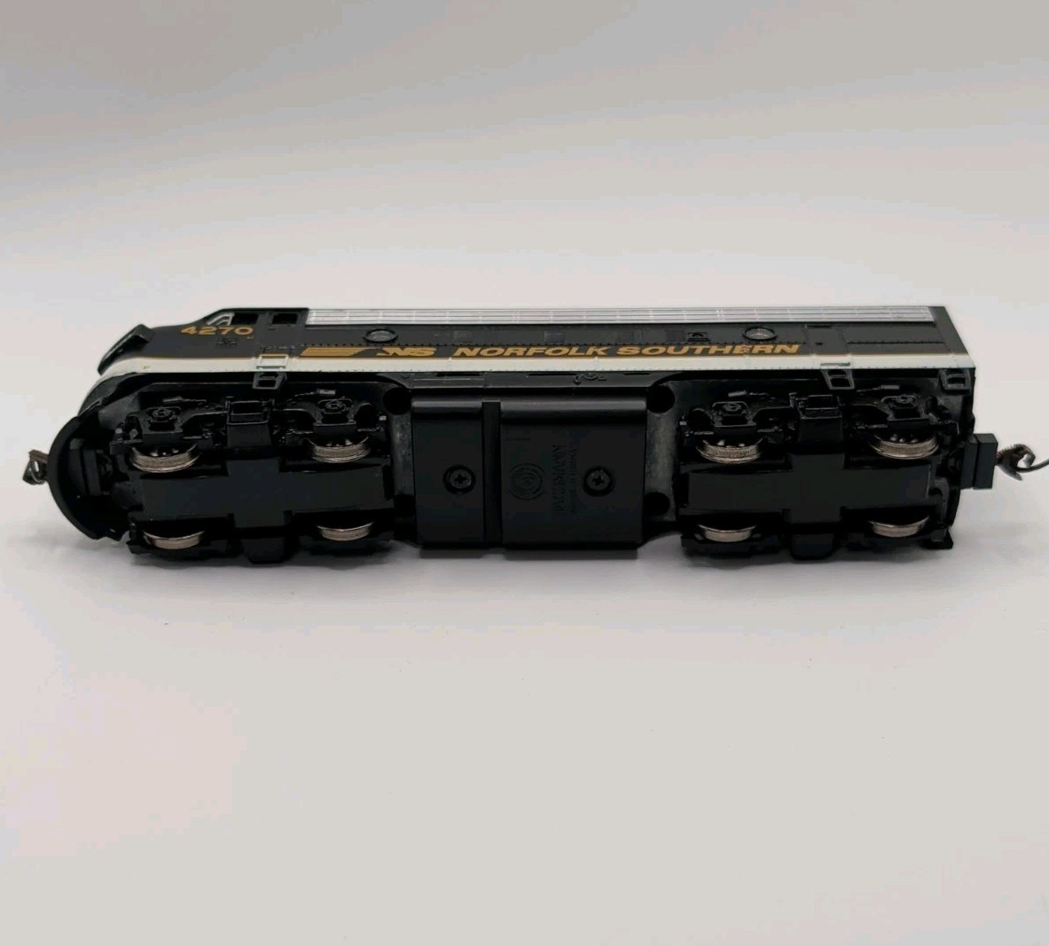 Bachmann 4270 HO Gauge Model Railroad Norfolk Southern Locomotive Caboose 2 Cars