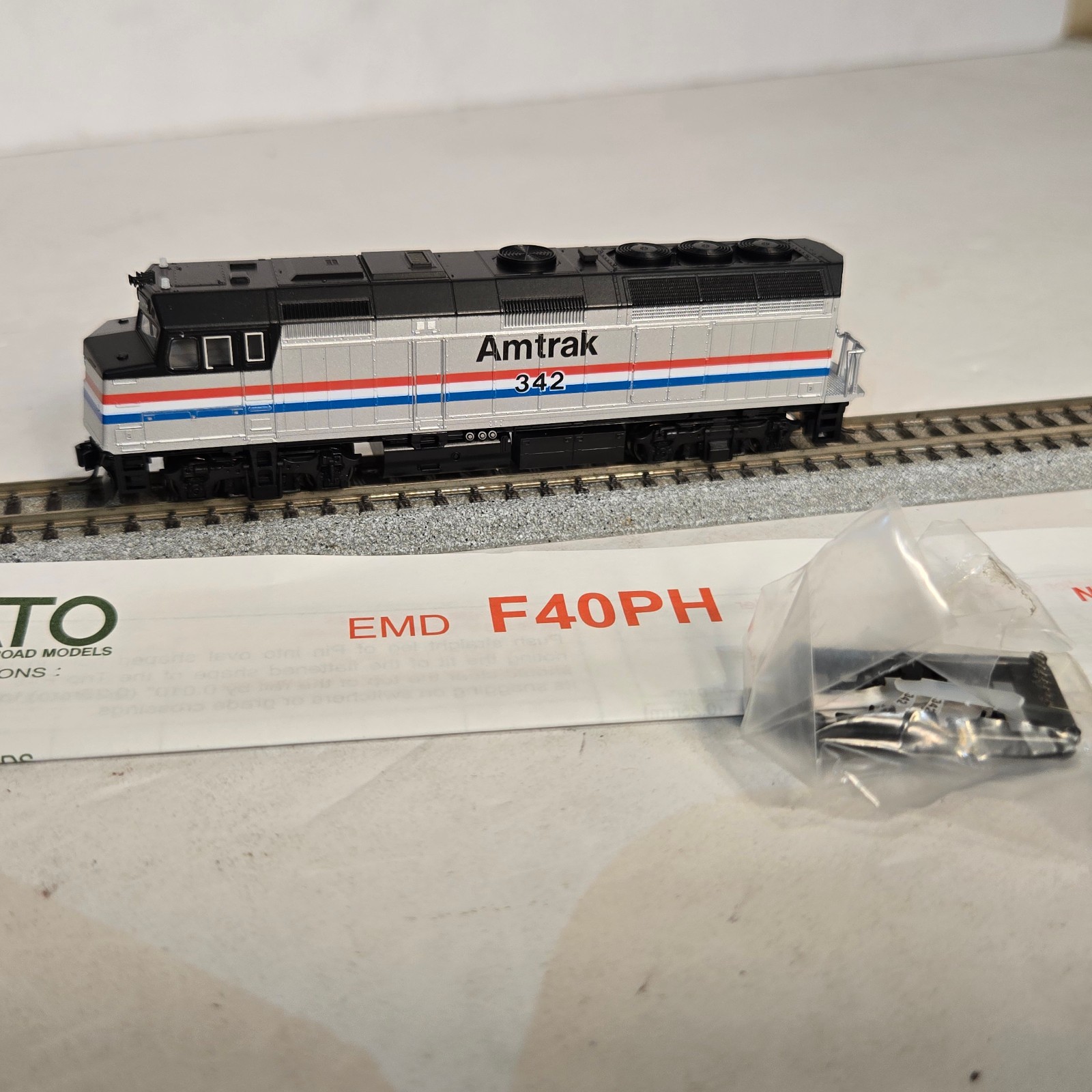 Kato 176-6101 Amtrak N EMD F40PH Locomotive. Runs. Japan.
