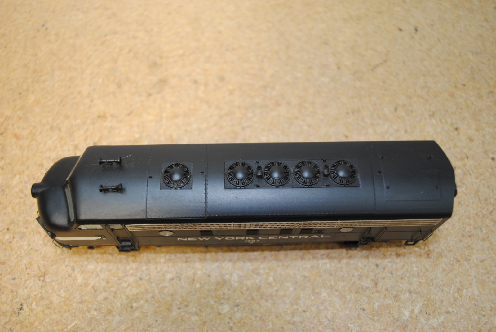 InterMountain Railway Co. 49030-02 New York Cenral #1797 EMD F7A Diesel Loco HO