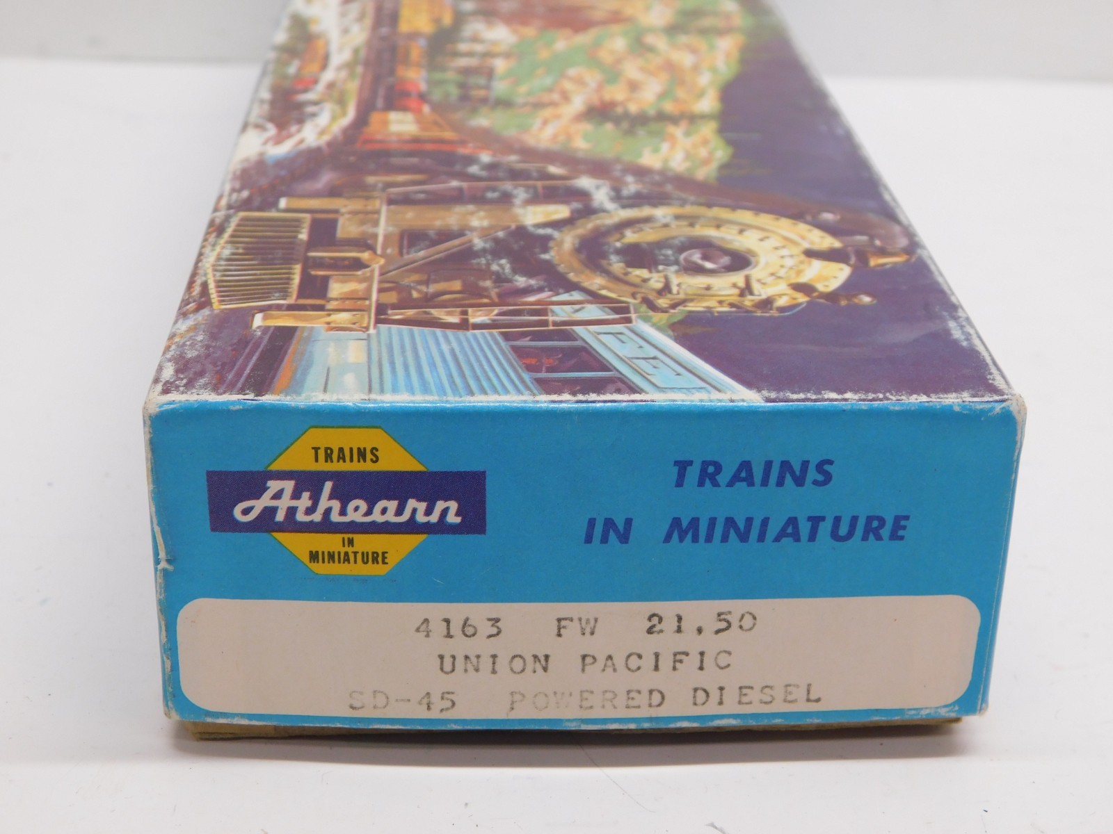 Athearn HO Blue Box Union Pacific SD45 Diesel Engine #3600 – Powered Unit
