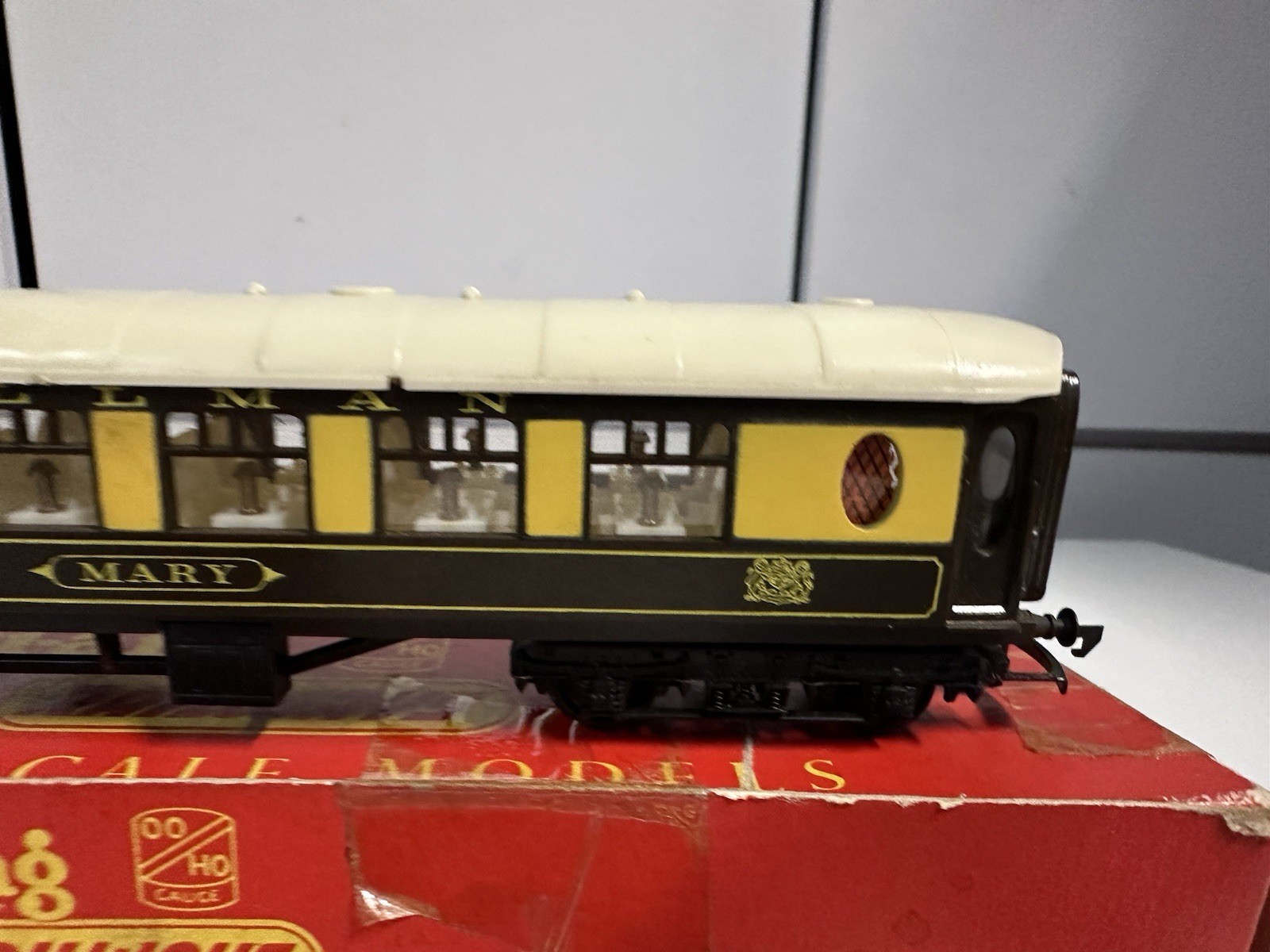 TRIANG R228 PULLMAN FIRST CLASS PASSENGER COACH BOXED
