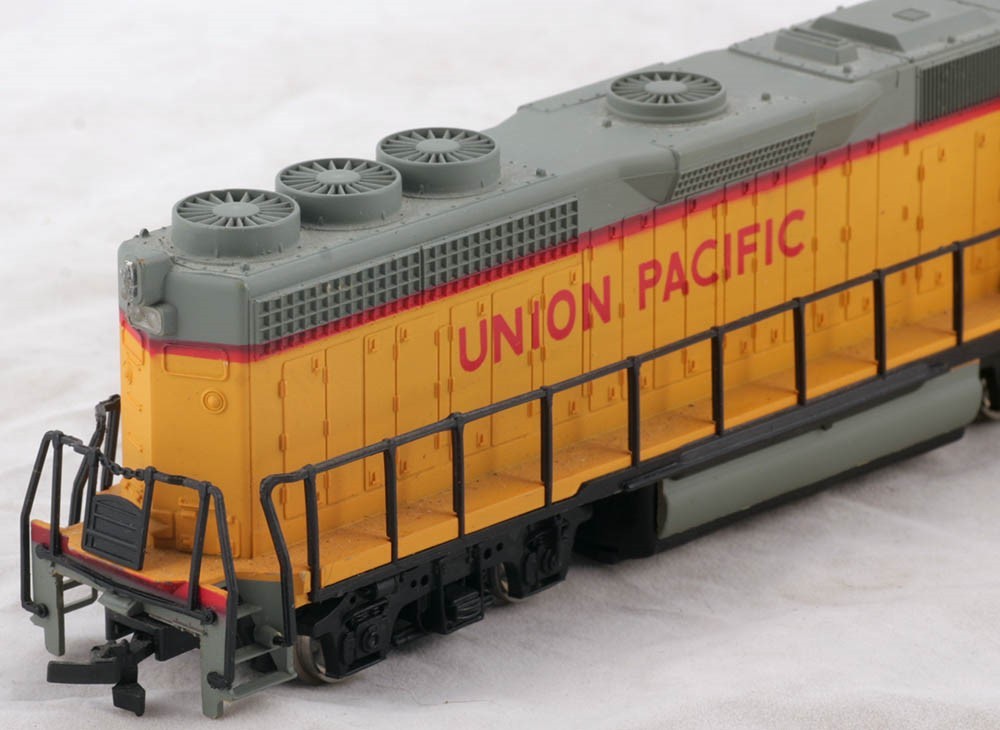 Union Pacific #866 EMD GP40 Locomotive Bachmann HO Scale Powered