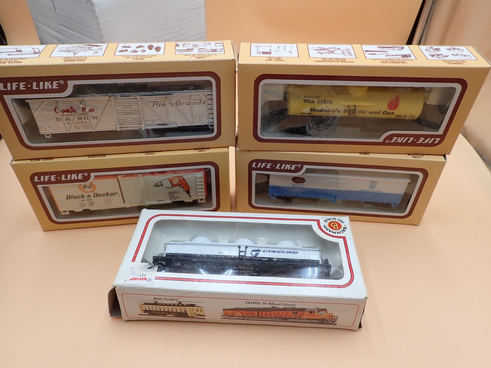 HO Train Cars Life-Like Cookie Box, Maine Potatoes, Black & Decker, Hudsons + 1