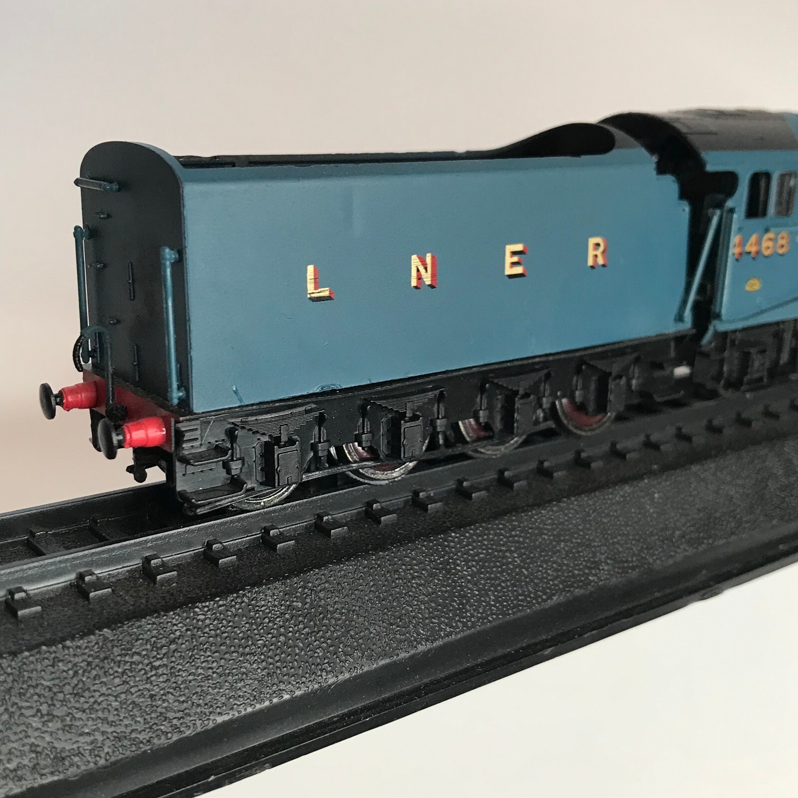 Vintage Mallard Model Plastic Train 1938 Class A4 No. 4468 On Stand