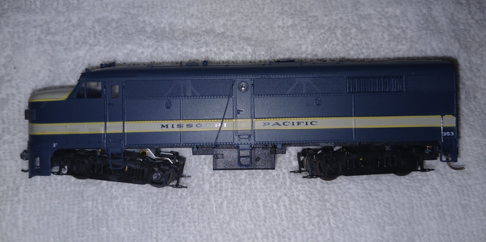 HO Scale Life-Like Diesel, Missouri Pacific #353 Blue Locomotive