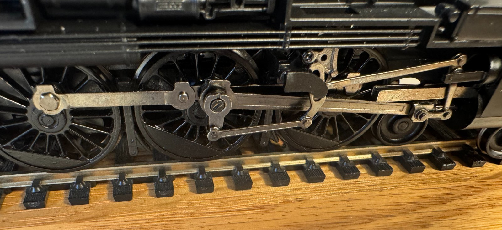 Bachman Spectrum Pennsylvania 1361 K4 4-6-2 Steam Locomotive with DCC (HO scale)