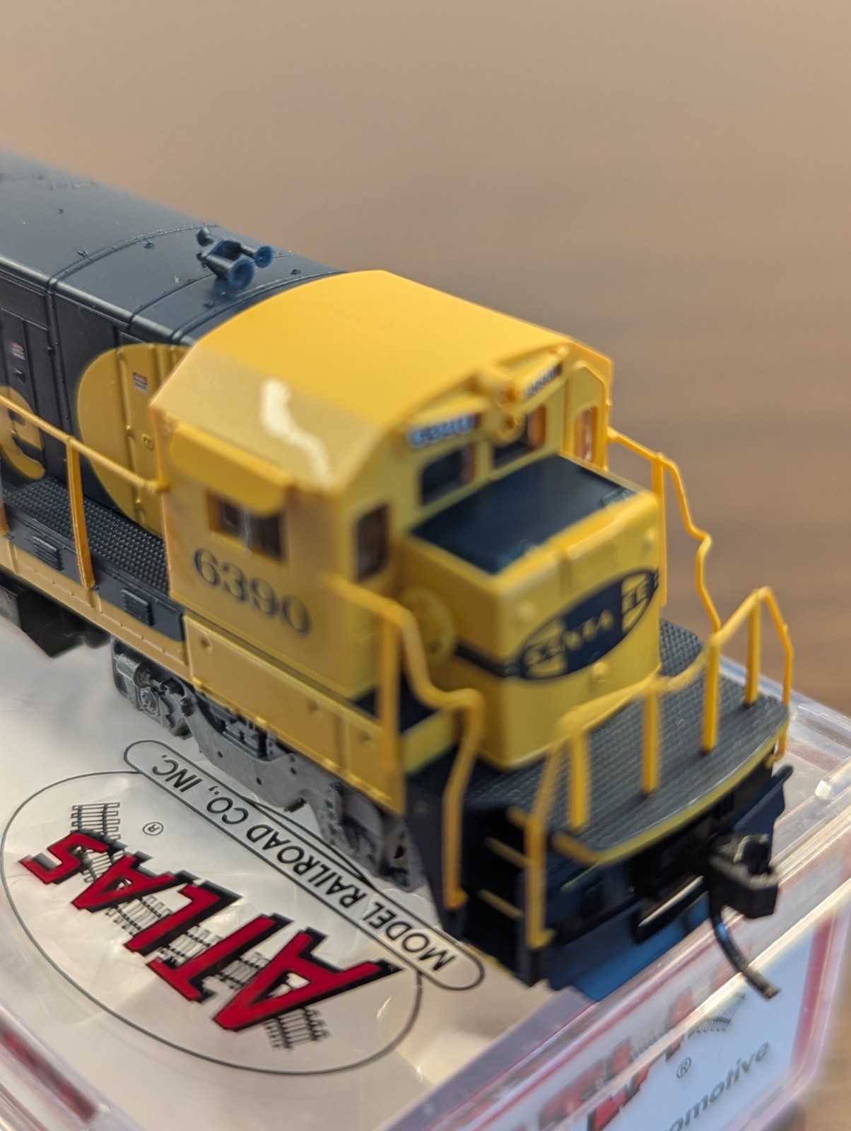 Atlas N Scale GE B23-7 Santa Fe #6390 DCC Ready