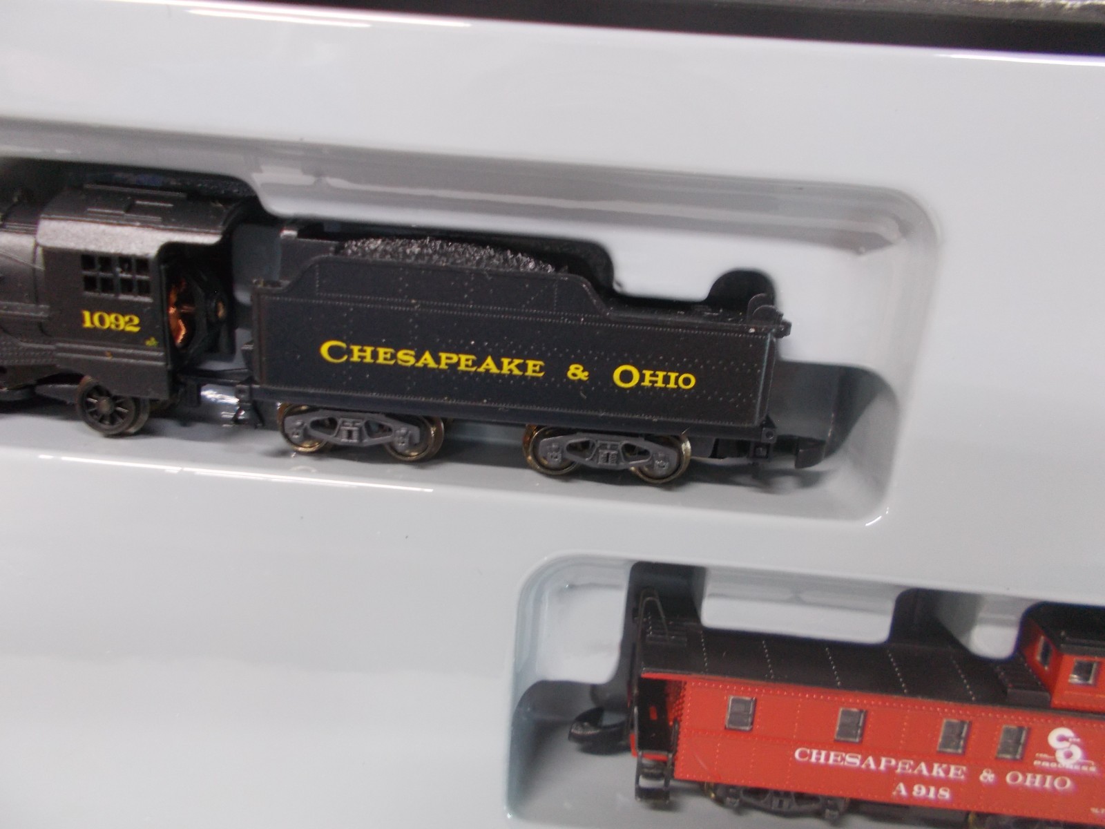 Z SCALE~MARKLIN # 88812~ CHESAPEAKE & OHIO 2-8-2 LOCOMOTIVE & TENDER/CAB~TESTED