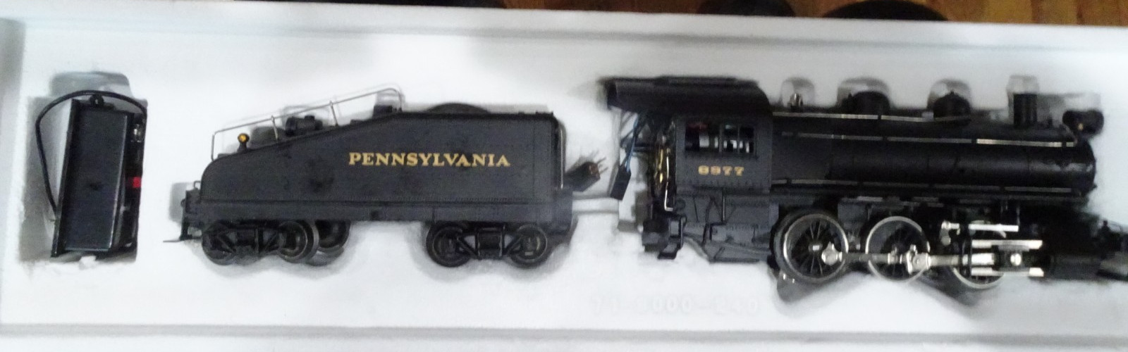 Lionel 6-18000 O Gauge Pennsylvania 0-6-0 B6 Switcher Loco & Tender #8977 – MINT
