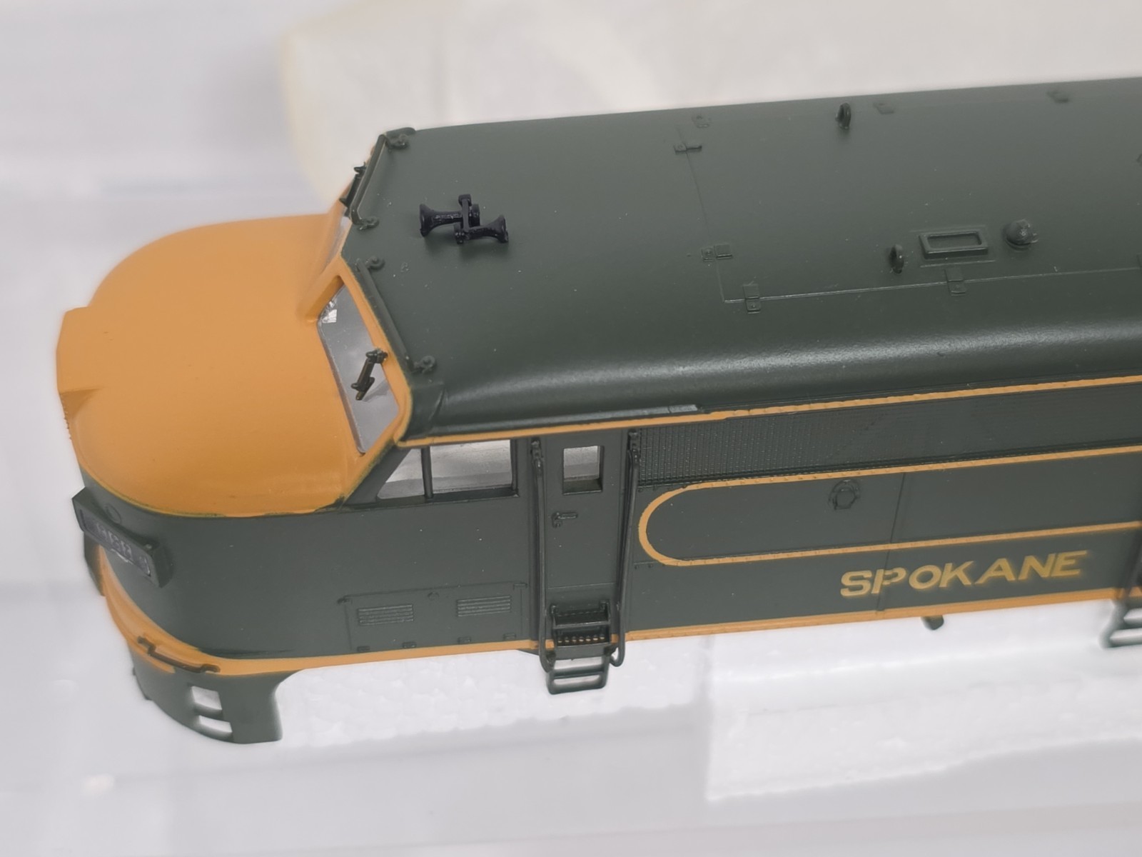 Proto 2000 HO Scale 8385 Spokane Portland & Seattle FA2 Diesel Locomotive NOS