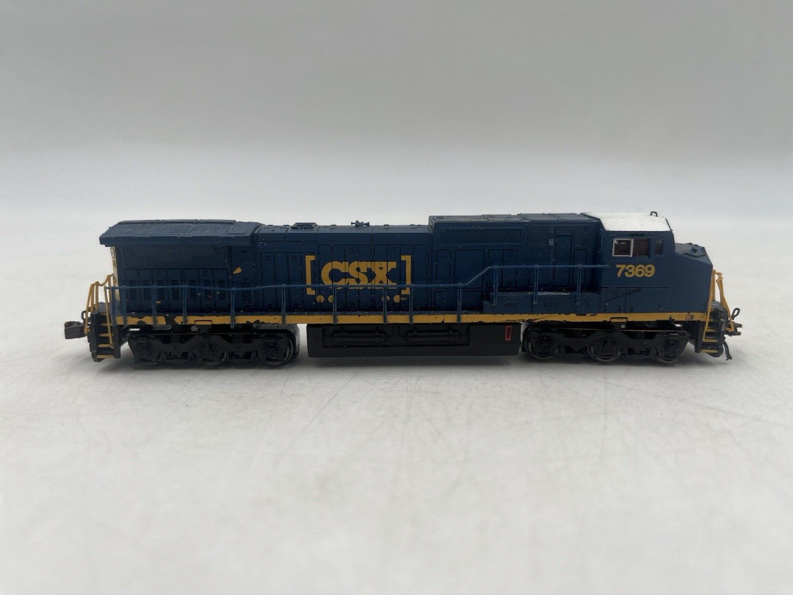 Bachmann 67353 N CSX Dash 8-40CW Diesel Locomotive with Sound and DCC #7369 no b