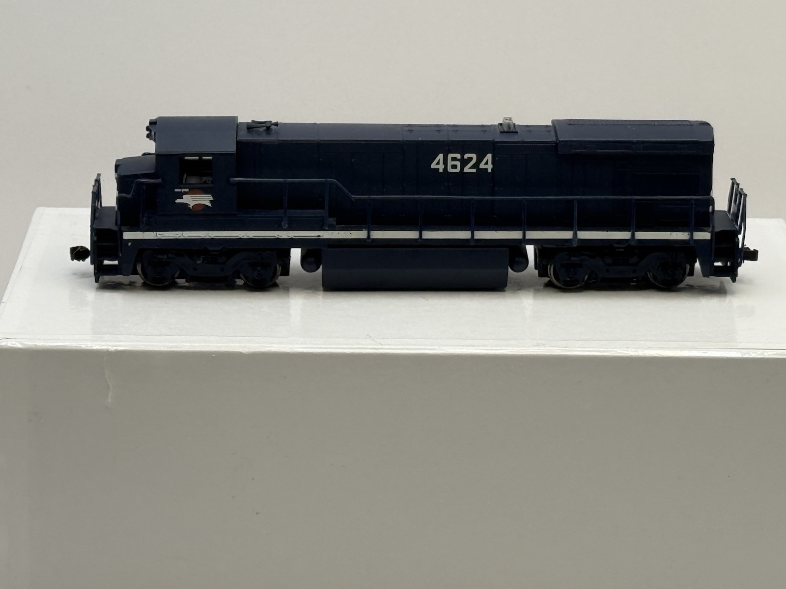 Bachmann Plus HO GE B30-7 Diesel Locomotive Missouri Pacific MOPAC #4624 11113