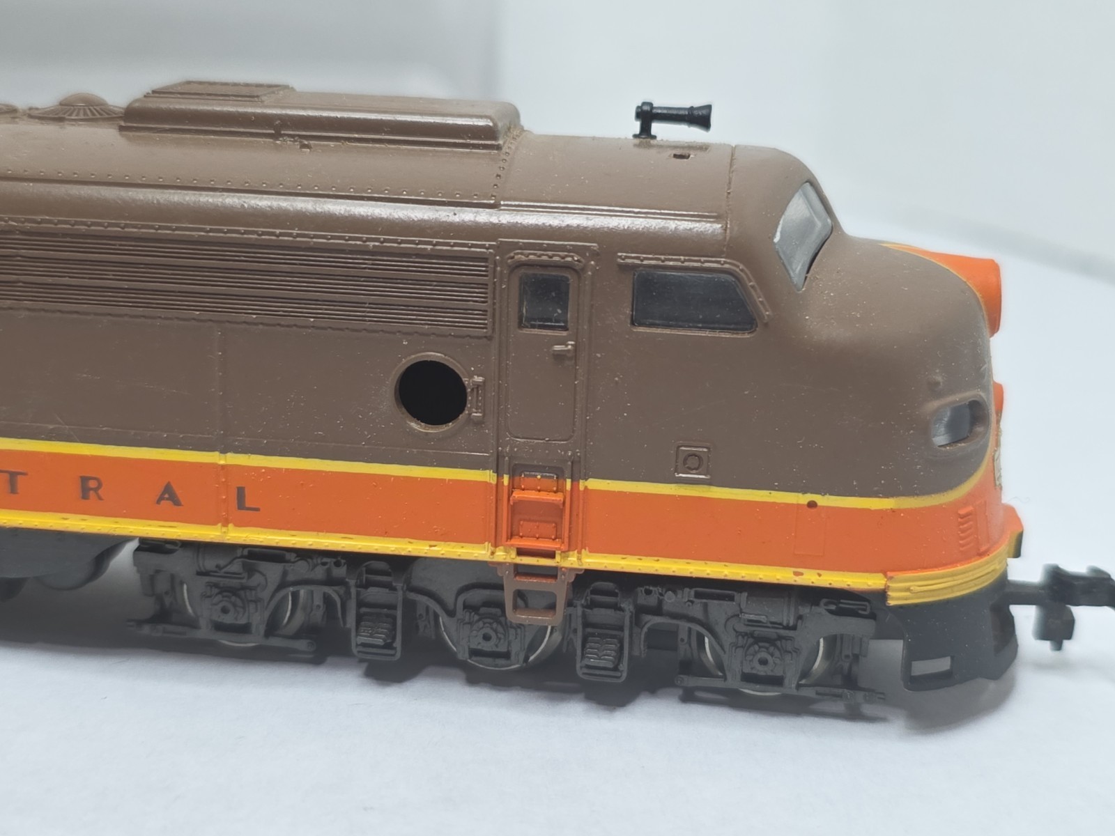 As Is Rivarossi Illinois Central Dummy GM E8 Diesel Loco Observation Car Read De