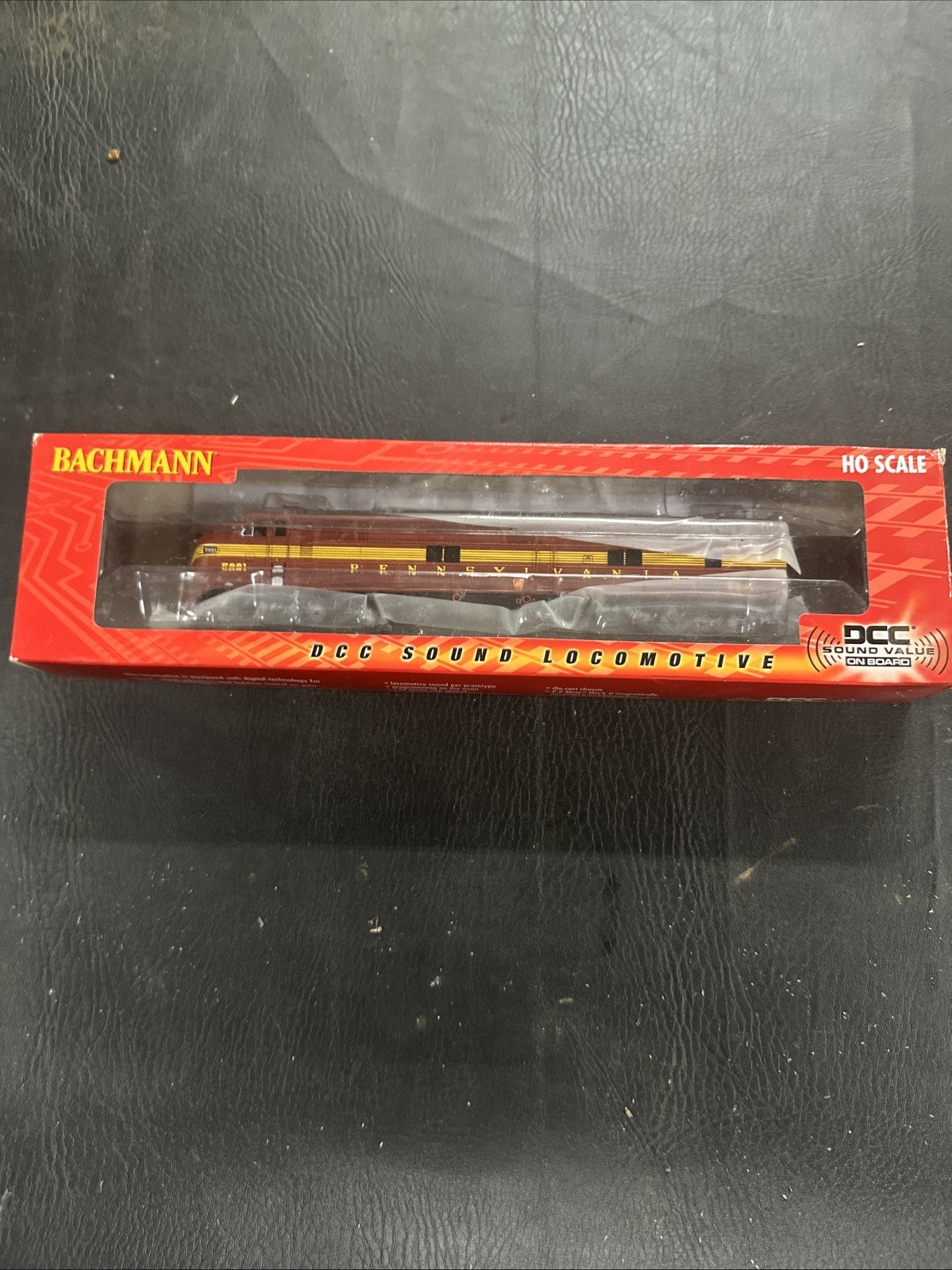 66601 Locomotive Diesel sonorisée PENNSYLVANIA – TUSCAN 5 STRIPE E7-A DC HO 1/87