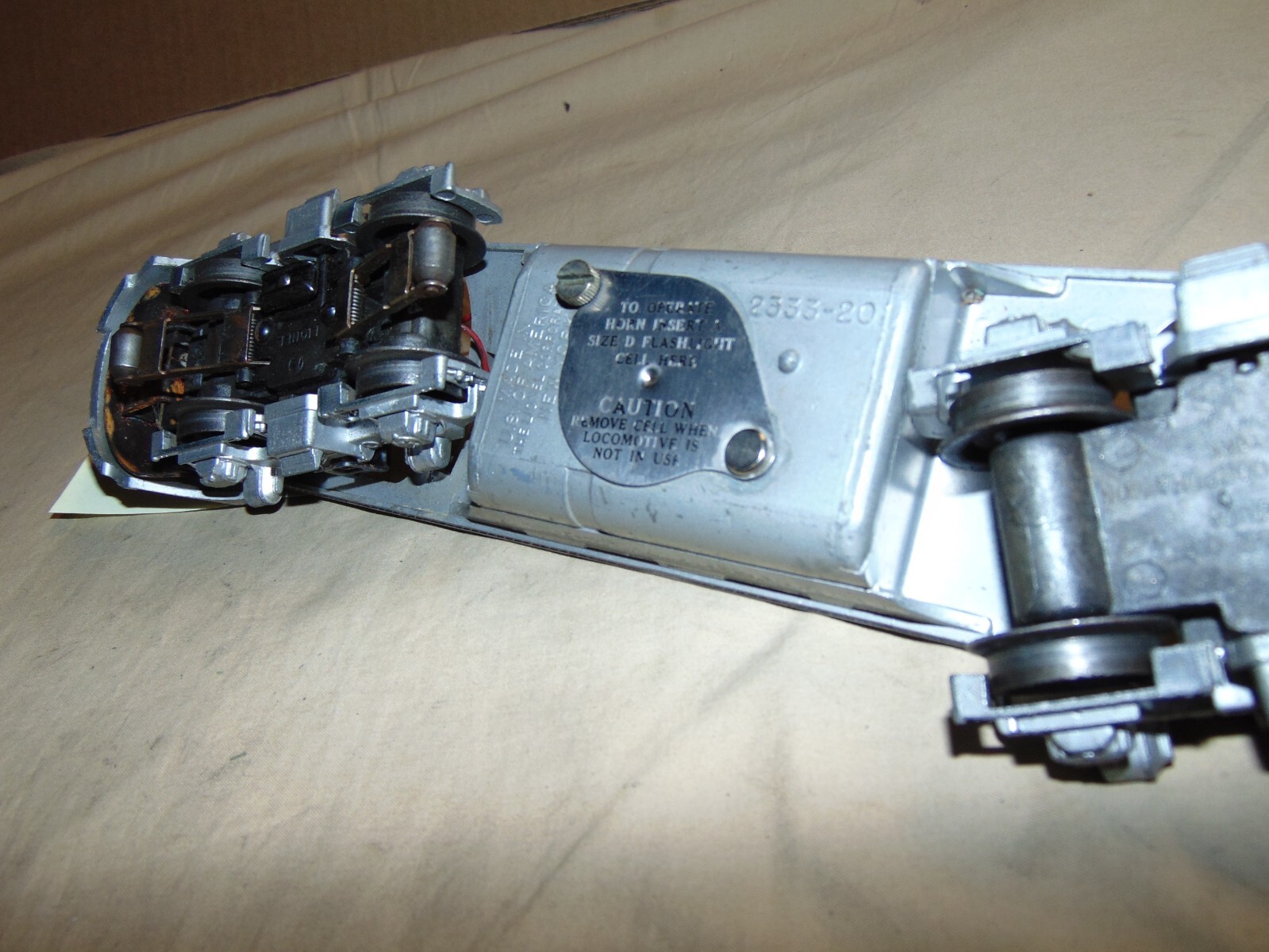 LIONEL 2353 SANTA FE LIGHTED A UNIT CHASSIS WITH BATTERY DOOR #105