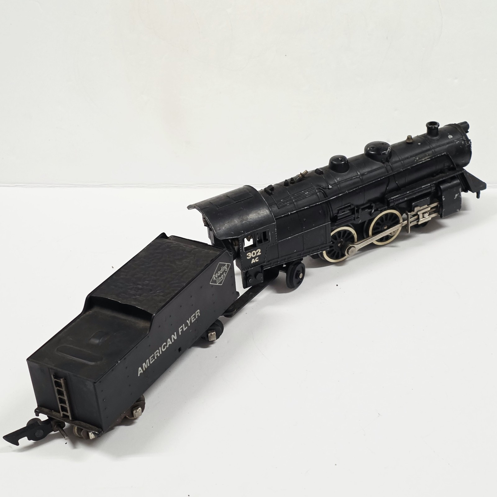 AMERICAN FLYER 302 S-GAUGE STEAM LOCOMOTIVE READING LINES
